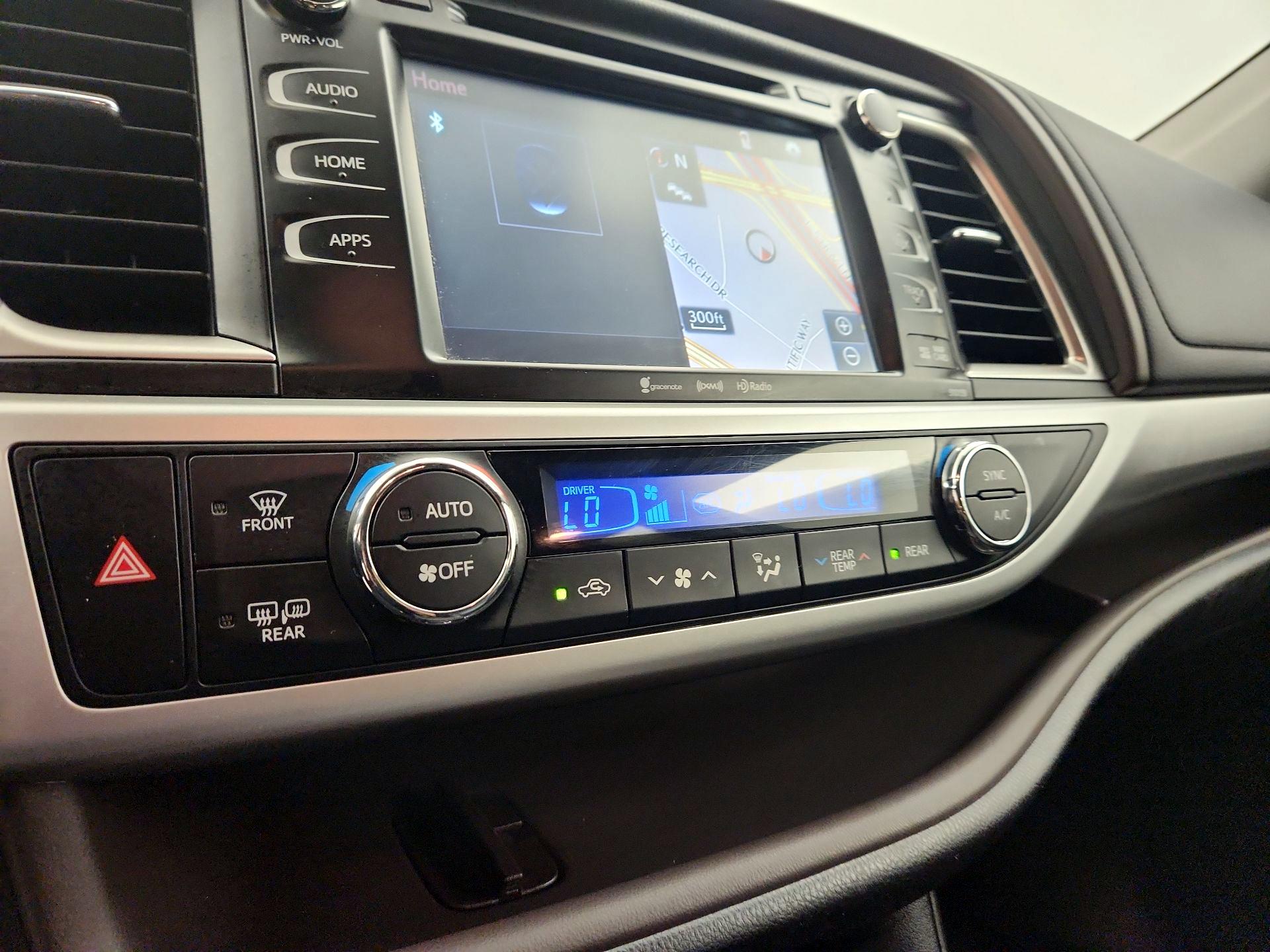 Thumbnail: 2016 Toyota Highlander - 16