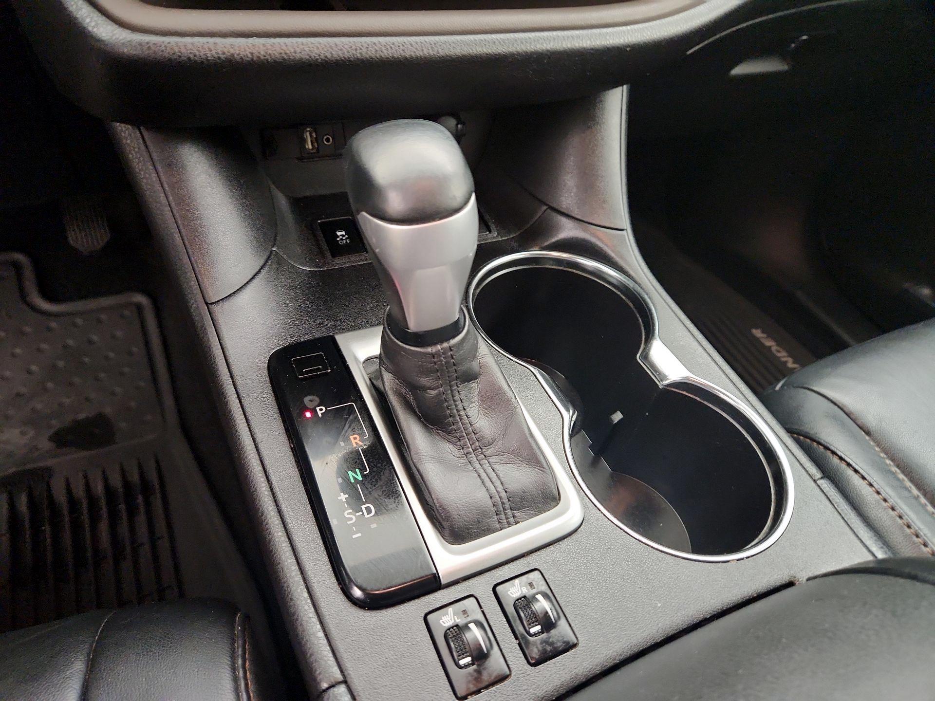 Thumbnail: 2016 Toyota Highlander - 17