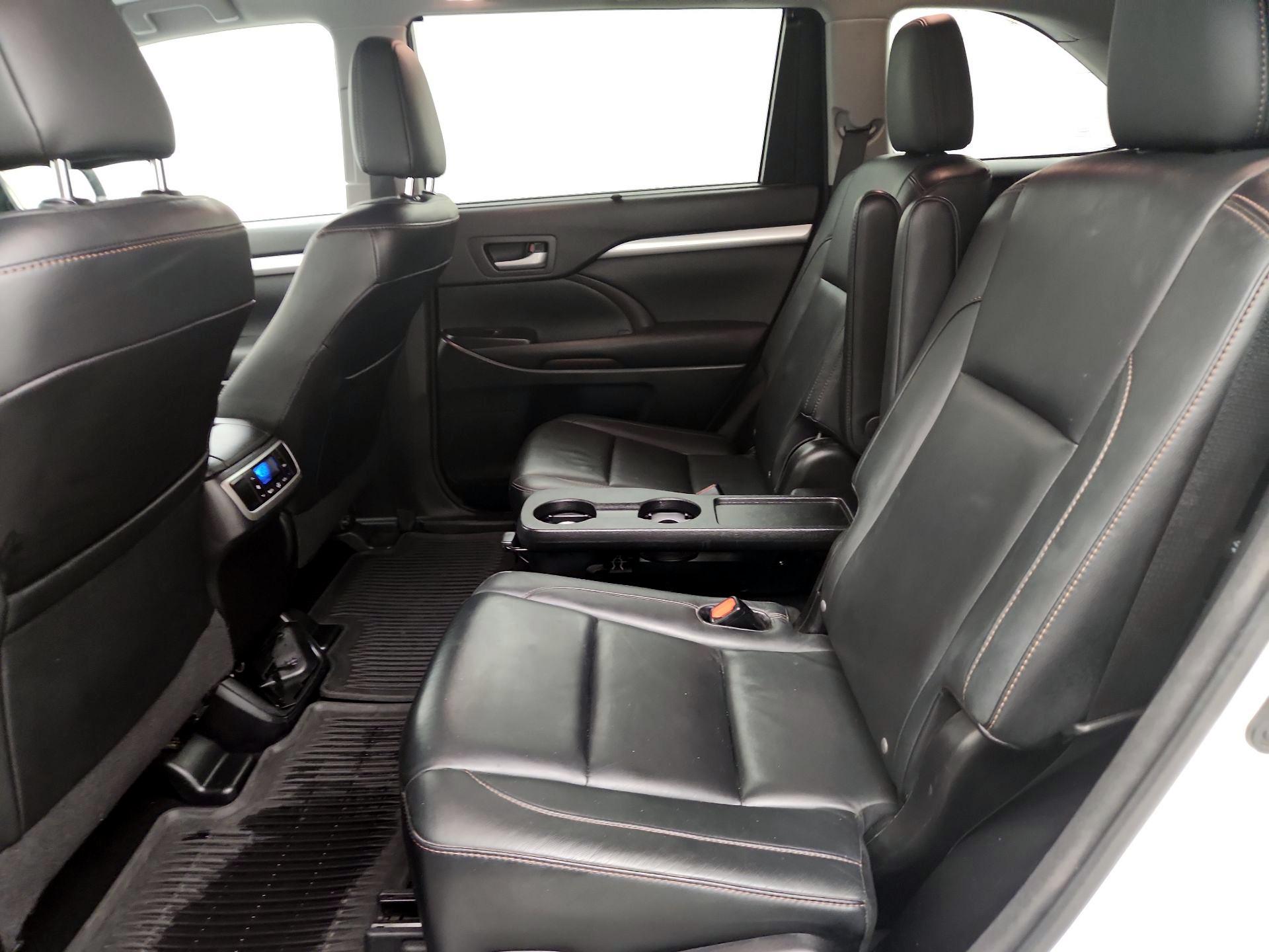 Thumbnail: 2016 Toyota Highlander - 20