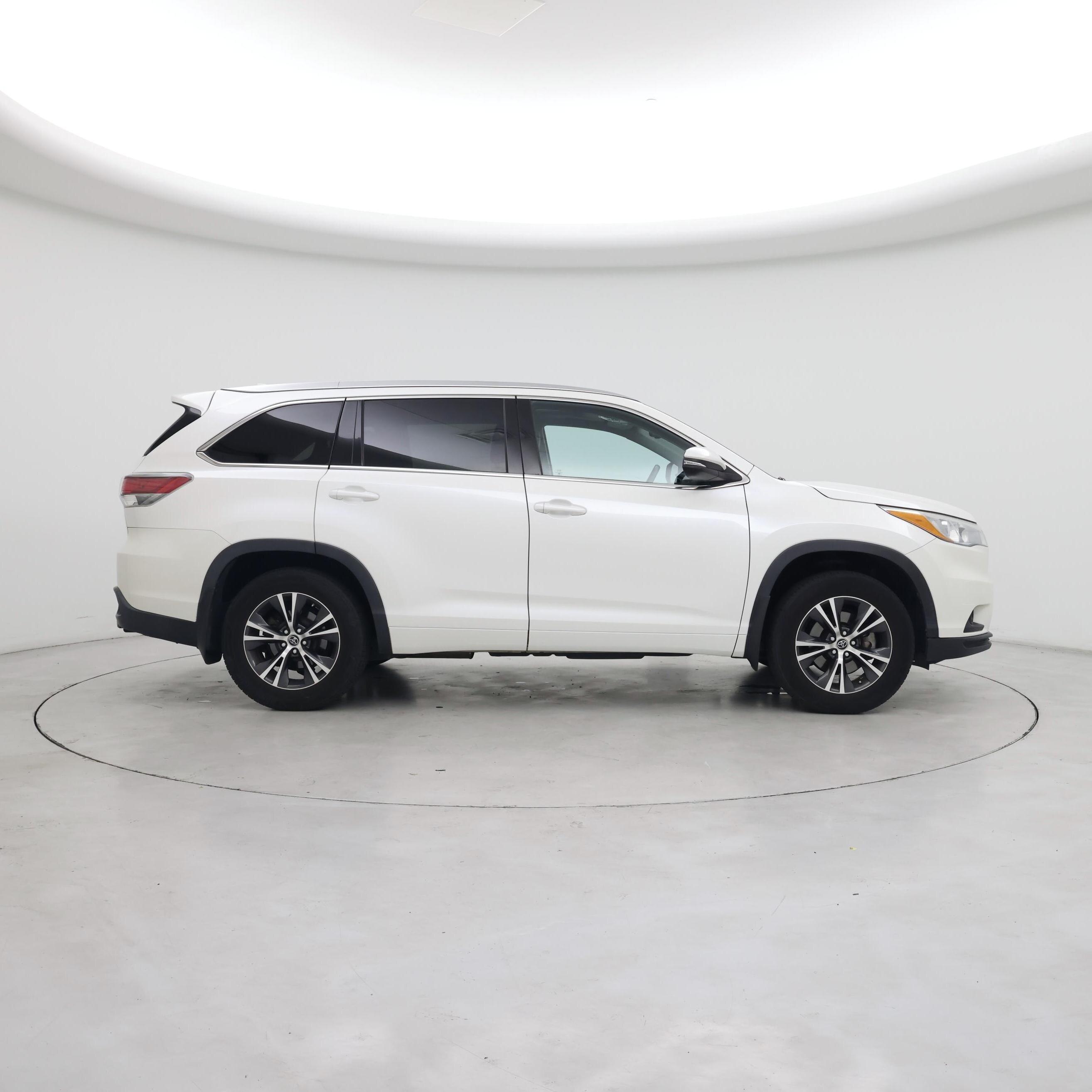 Thumbnail: 2016 Toyota Highlander - 7