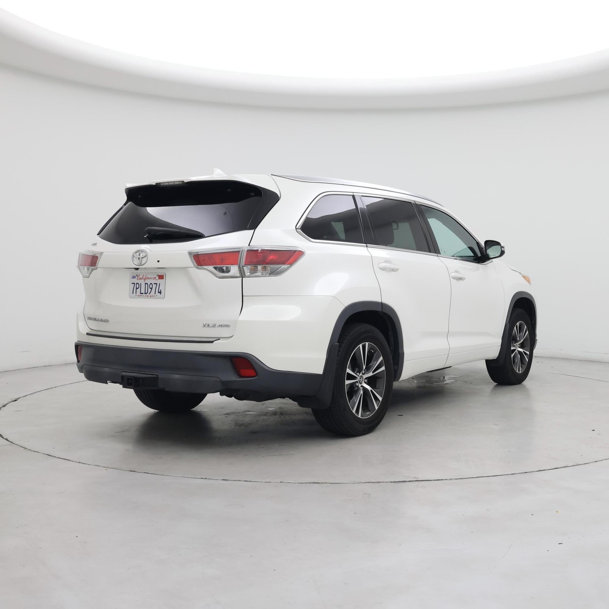 Thumbnail: 2016 Toyota Highlander - 8
