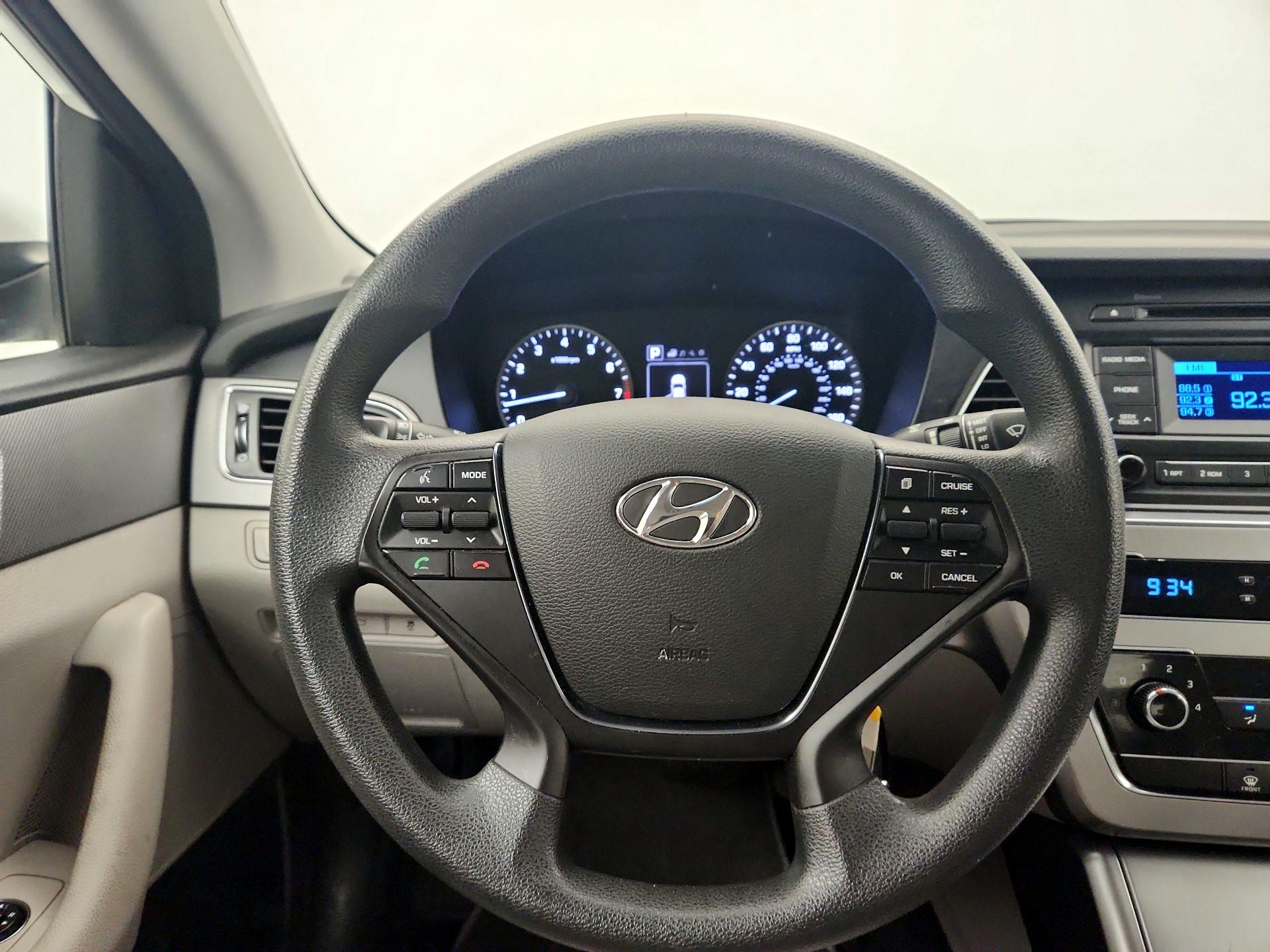 Thumbnail: 2015 Hyundai Sonata - 10
