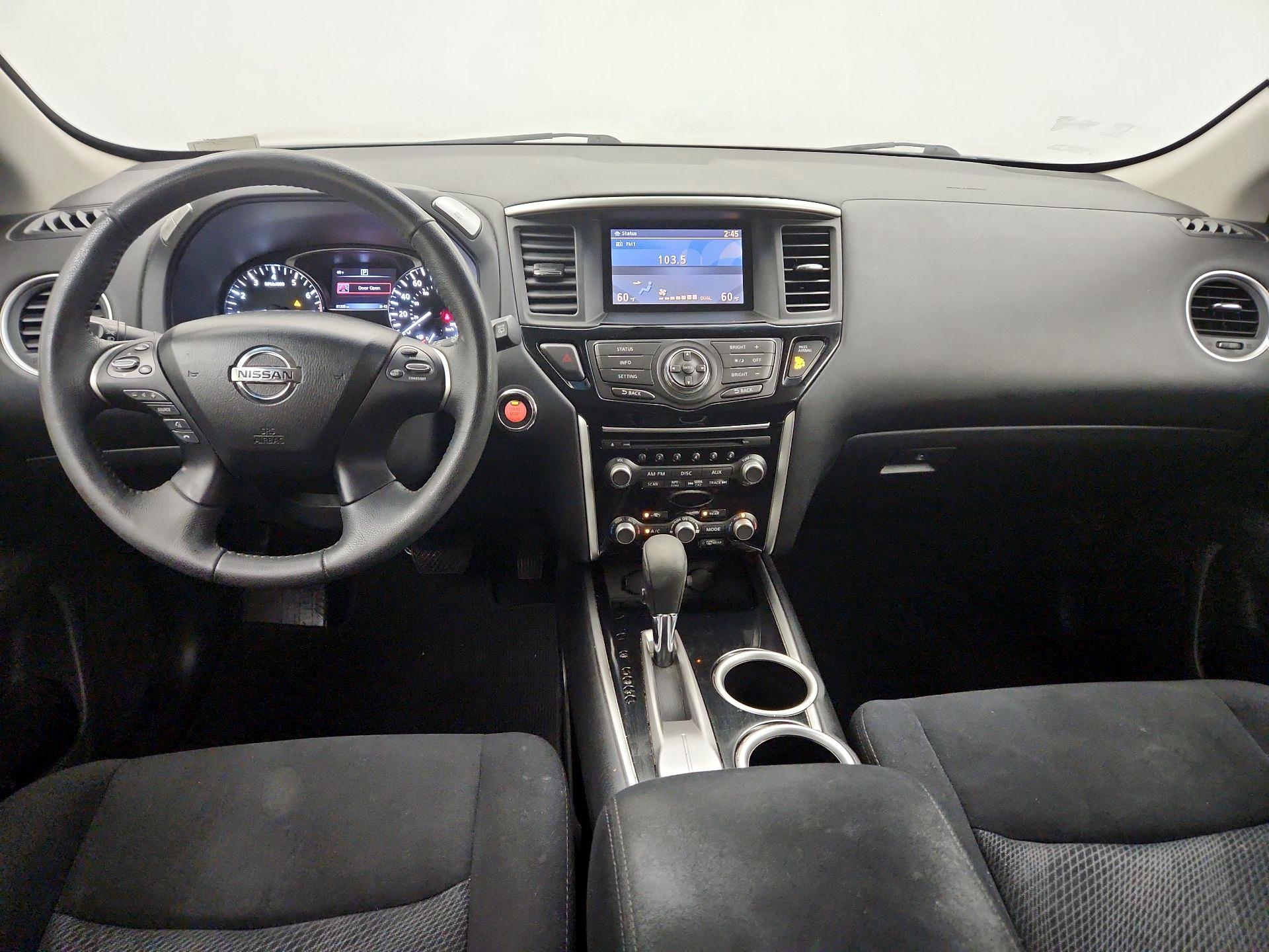 Thumbnail: 2016 Nissan Pathfinder - 9