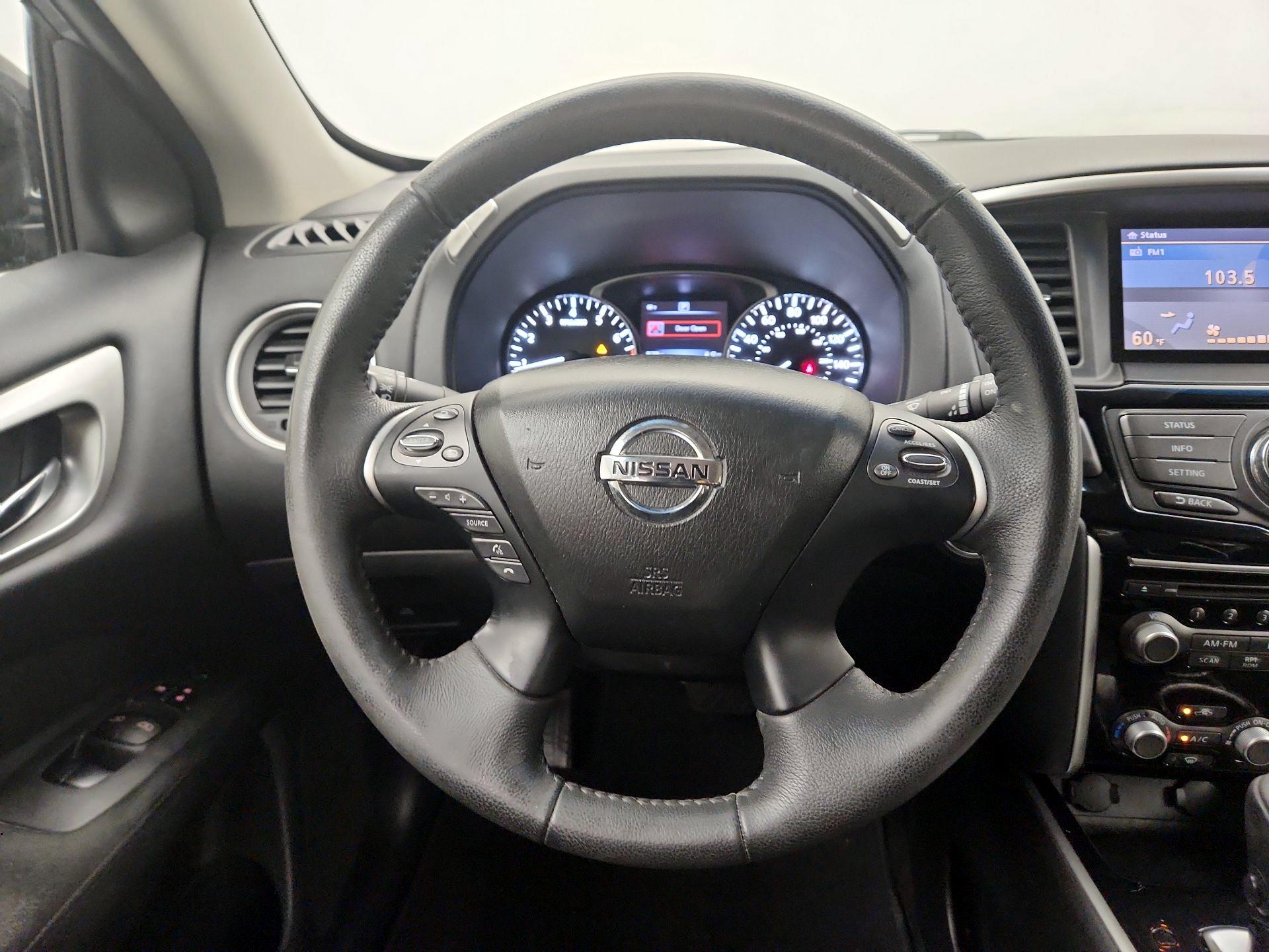 Thumbnail: 2016 Nissan Pathfinder - 10