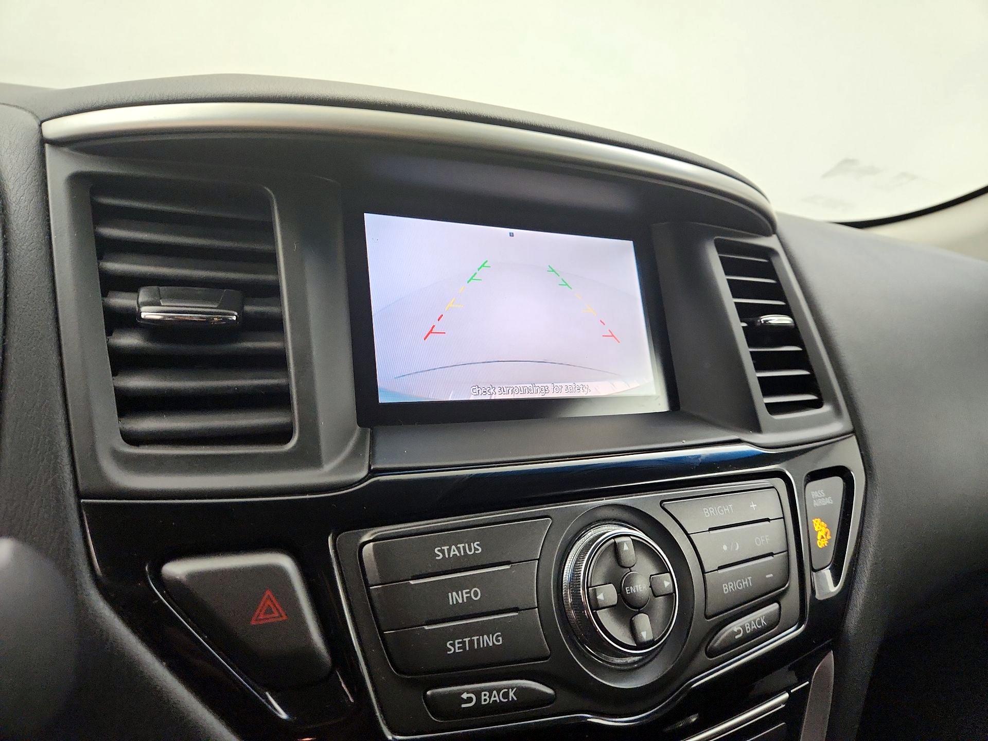 Thumbnail: 2016 Nissan Pathfinder - 14