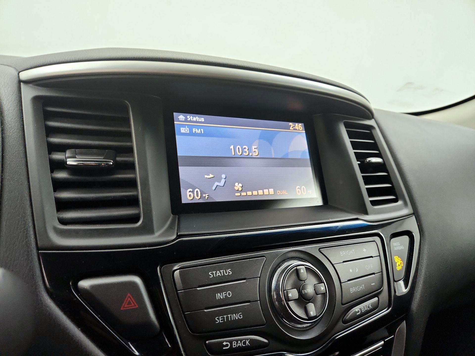 Thumbnail: 2016 Nissan Pathfinder - 15