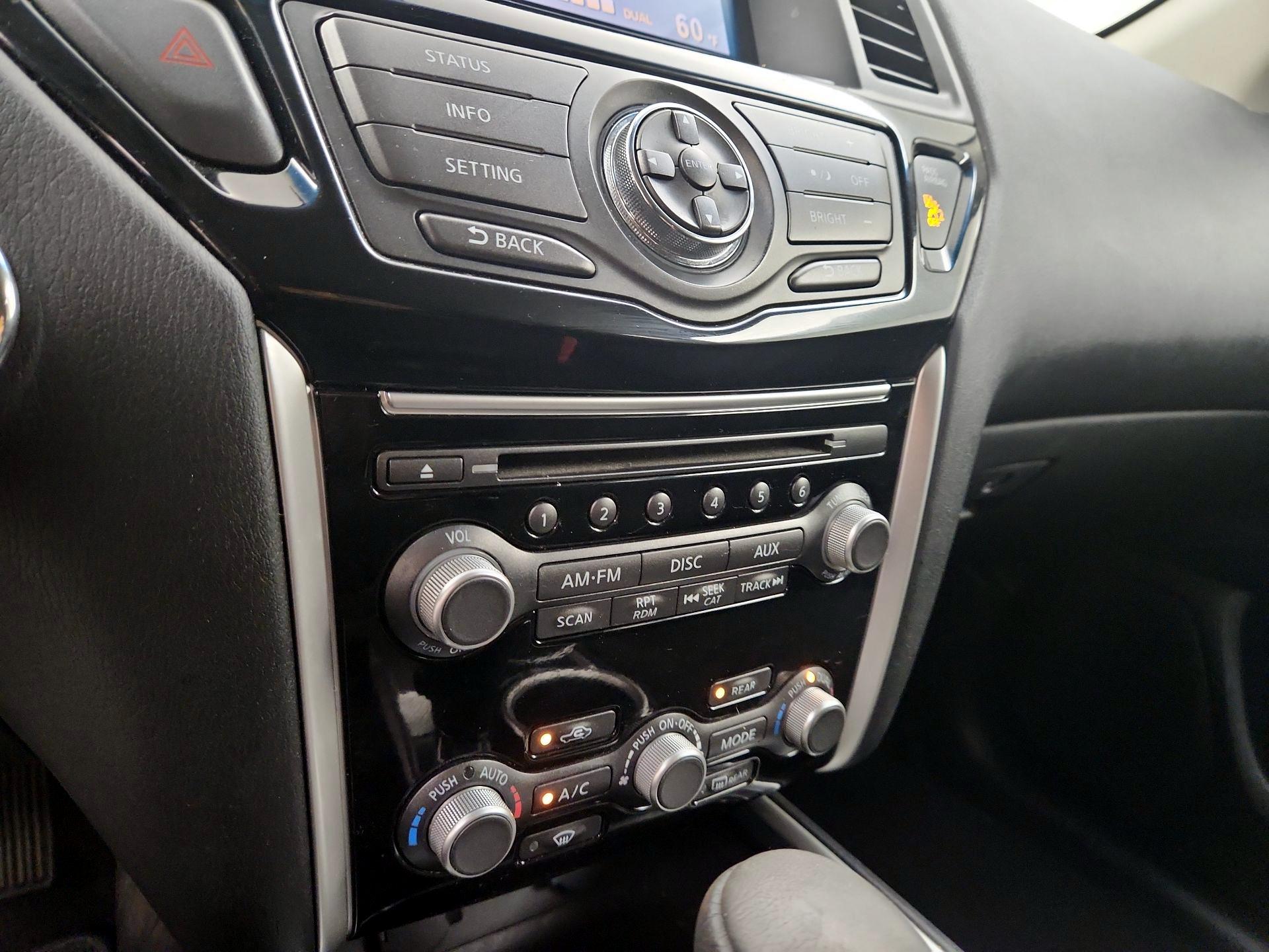 Thumbnail: 2016 Nissan Pathfinder - 16