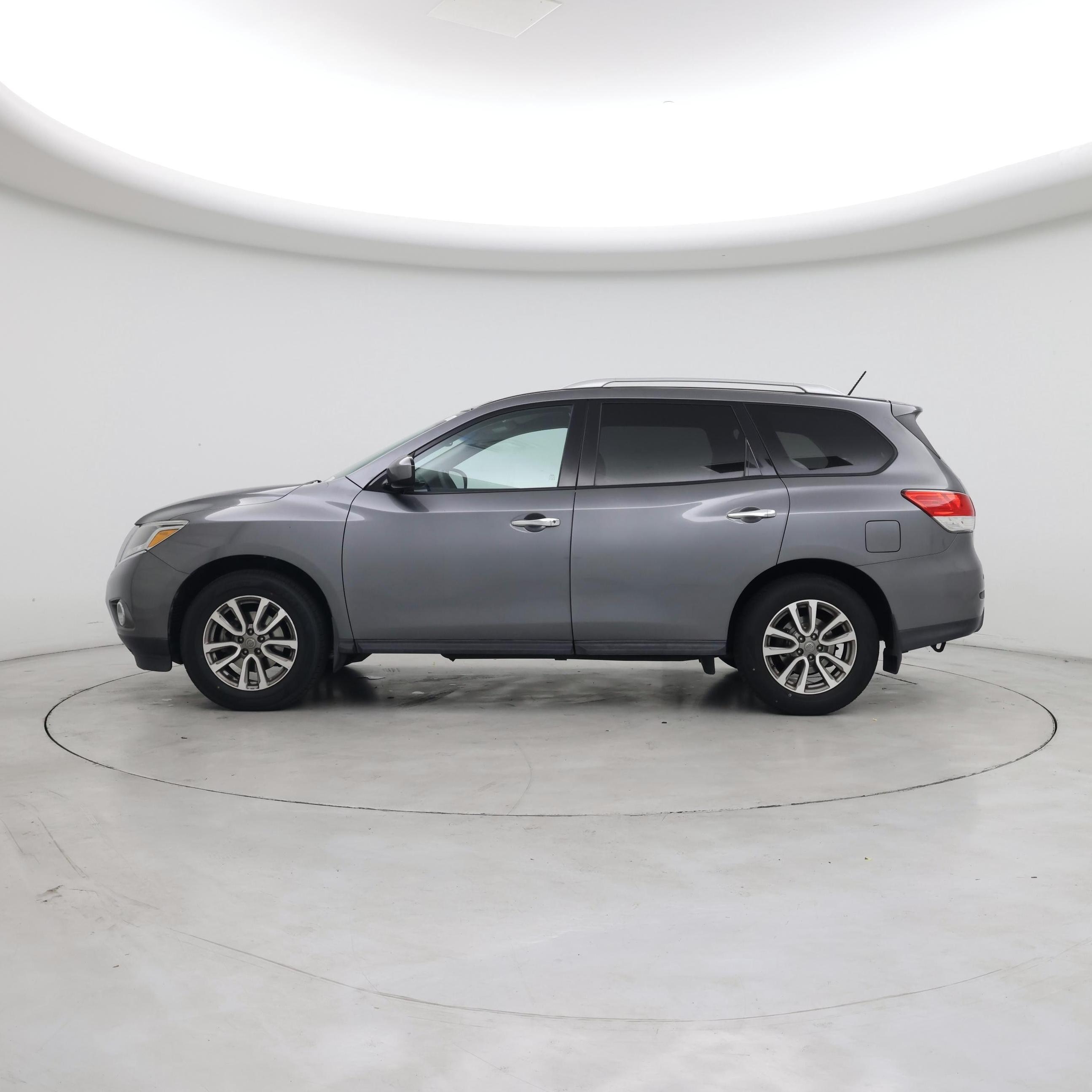 Thumbnail: 2016 Nissan Pathfinder - 3