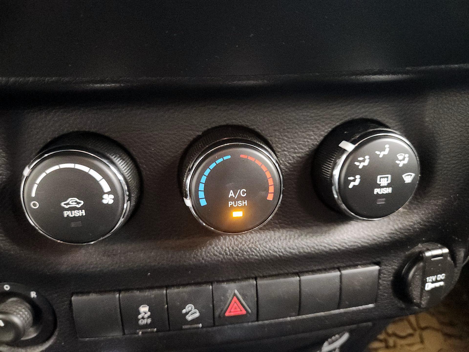 Thumbnail: 2014 Jeep Wrangler - 14