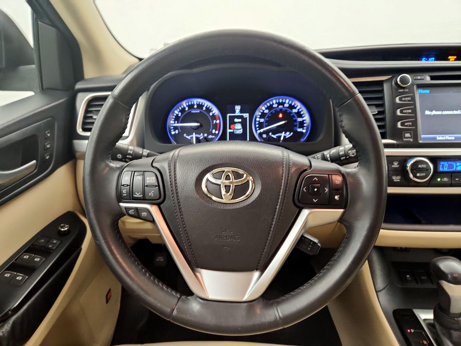 Thumbnail: 2014 Toyota Highlander - 10