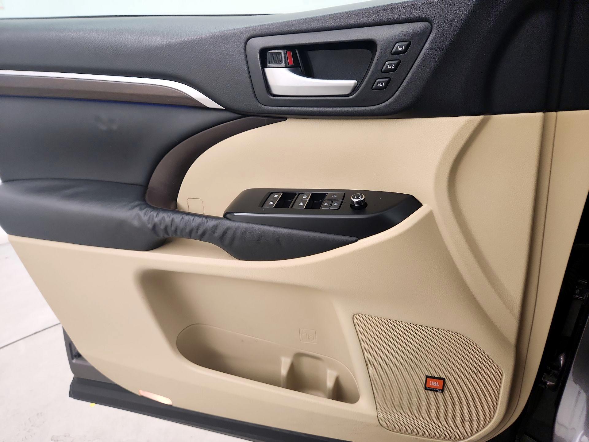 Thumbnail: 2014 Toyota Highlander - 12