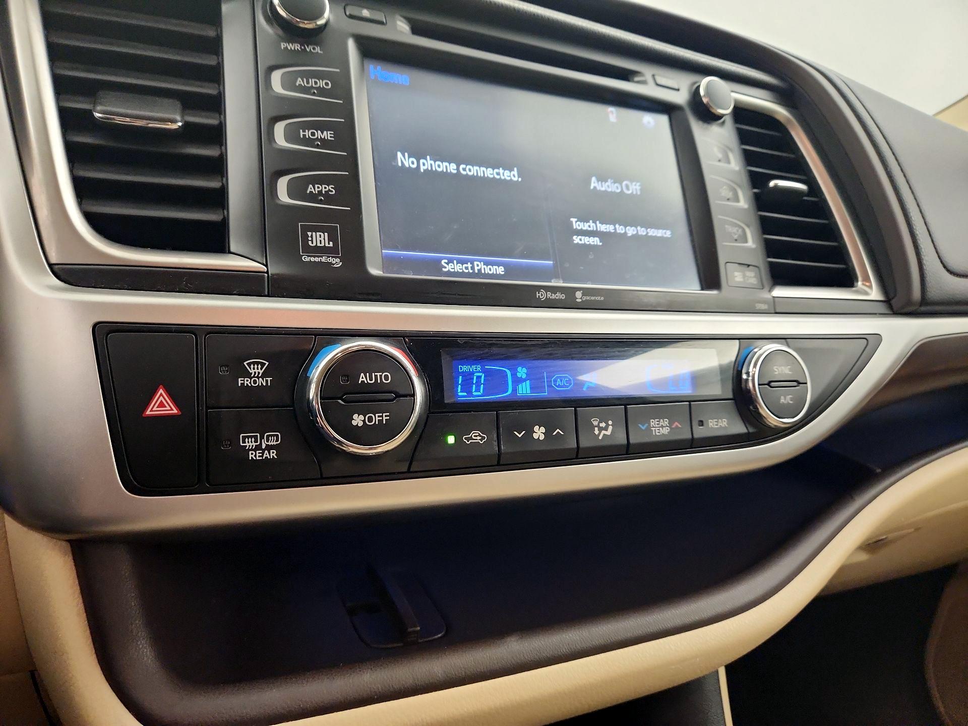 Thumbnail: 2014 Toyota Highlander - 16