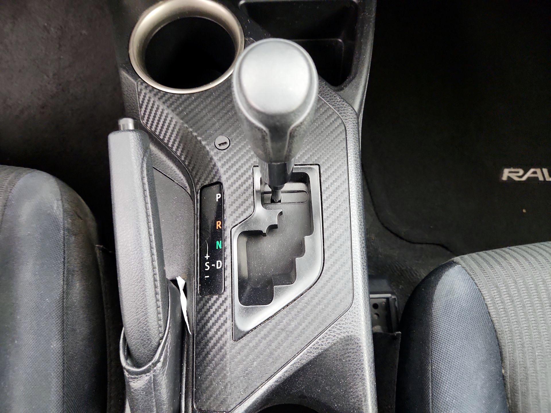Thumbnail: 2015 Toyota RAV4 - 17