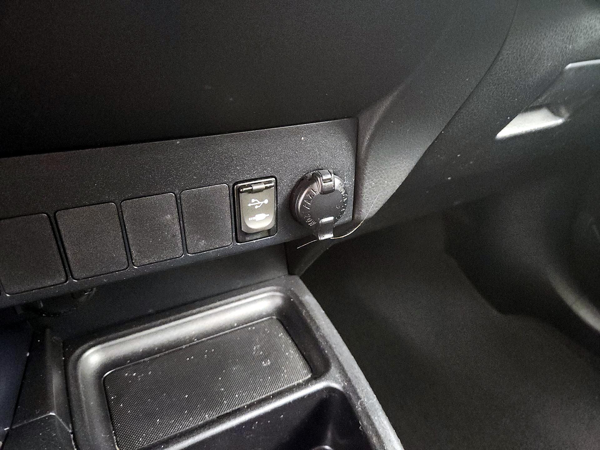 Thumbnail: 2015 Toyota RAV4 - 18
