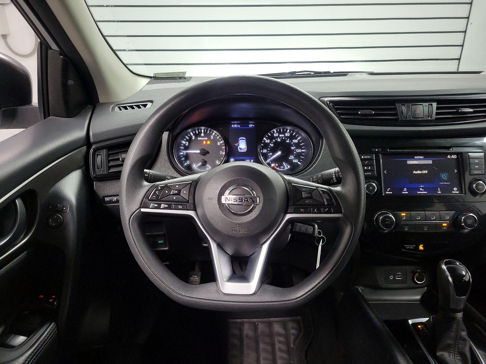 Thumbnail: 2020 Nissan Rogue Sport - 10