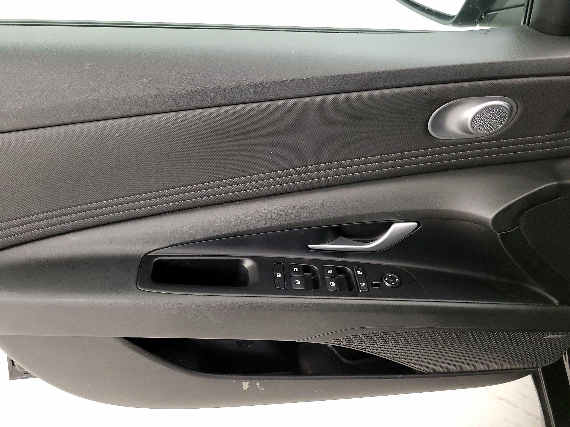 Thumbnail: 2022 Hyundai Elantra - 12