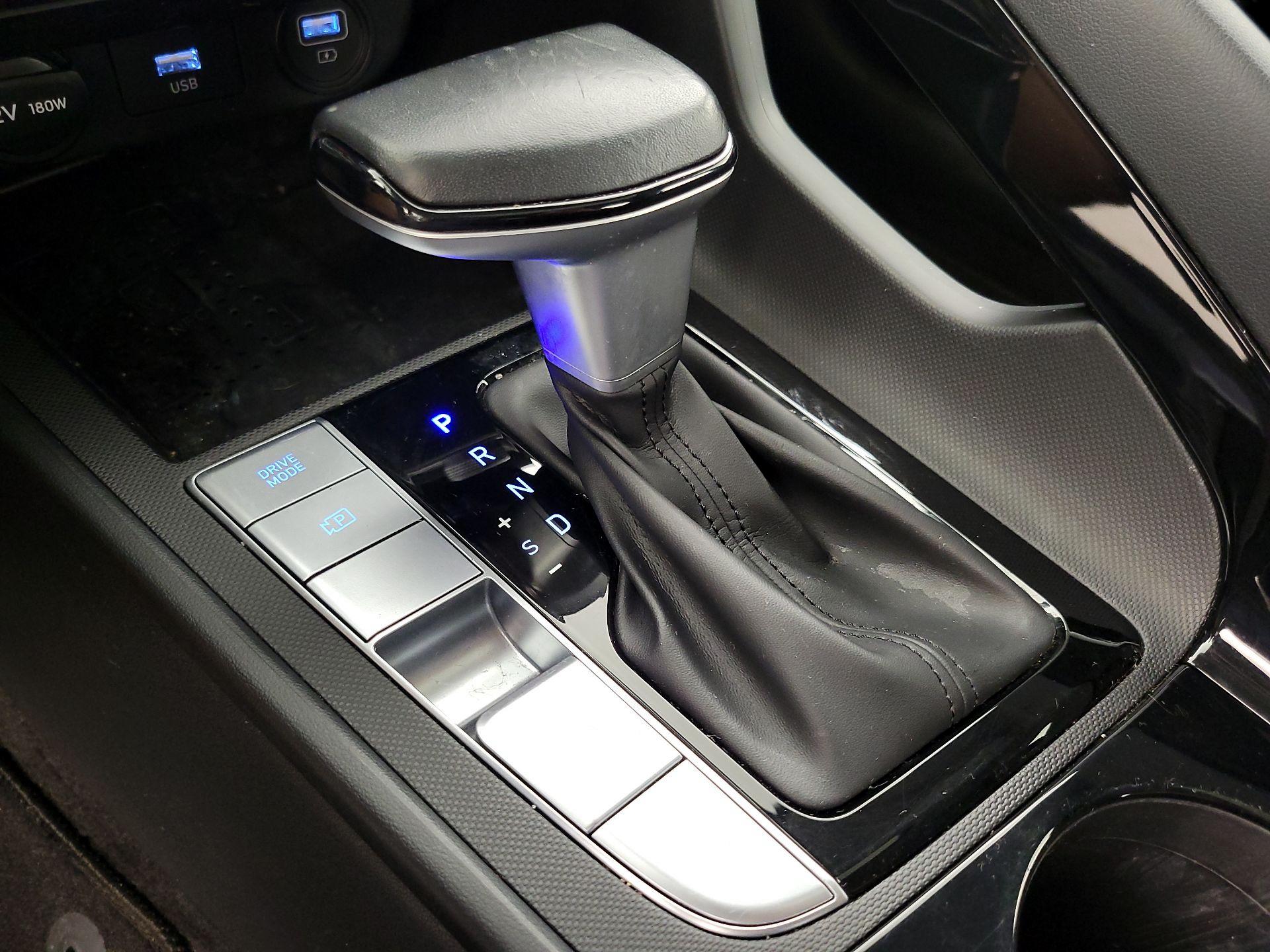 Thumbnail: 2022 Hyundai Elantra - 17