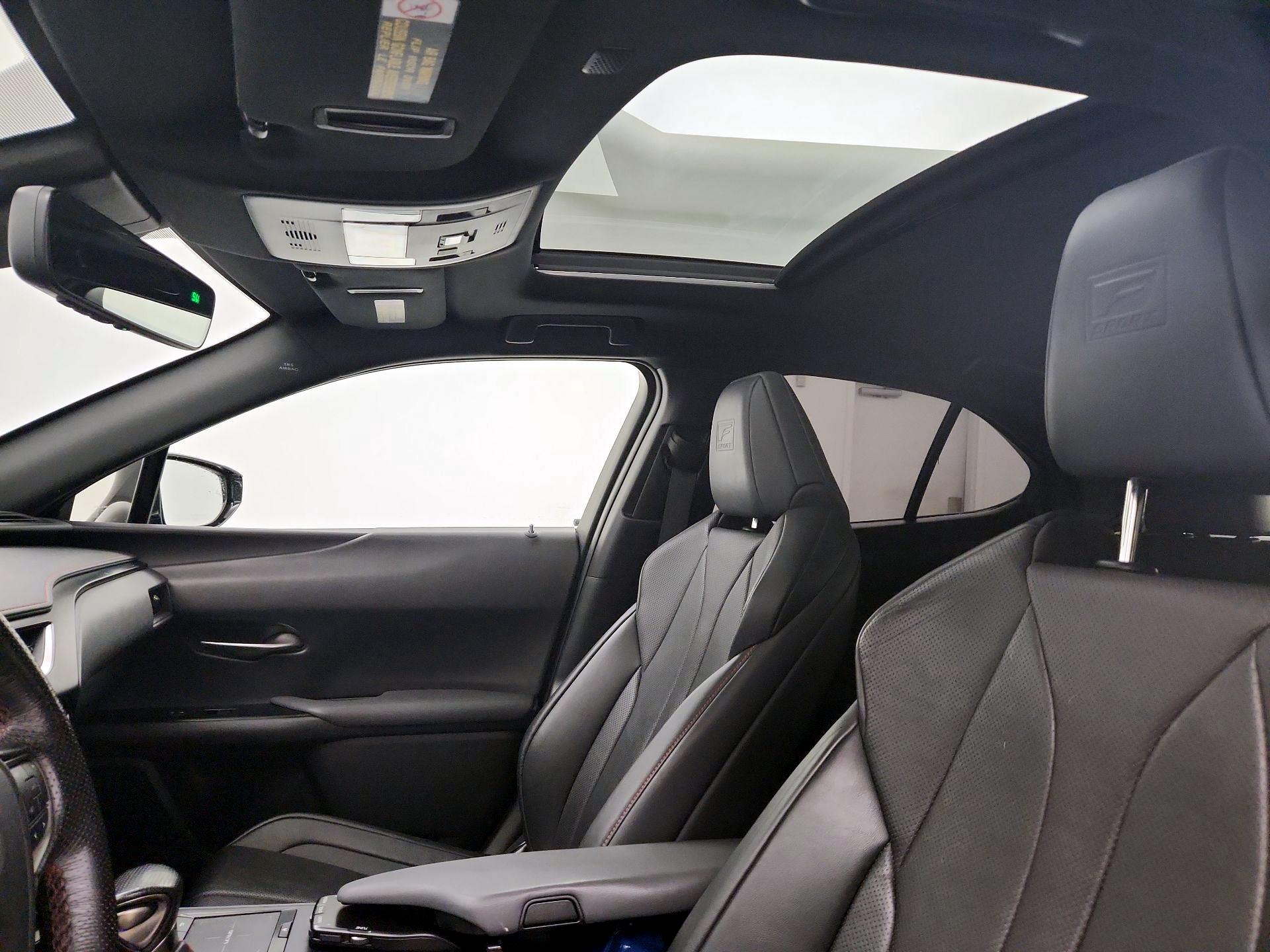 Thumbnail: 2019 Lexus UX - 18