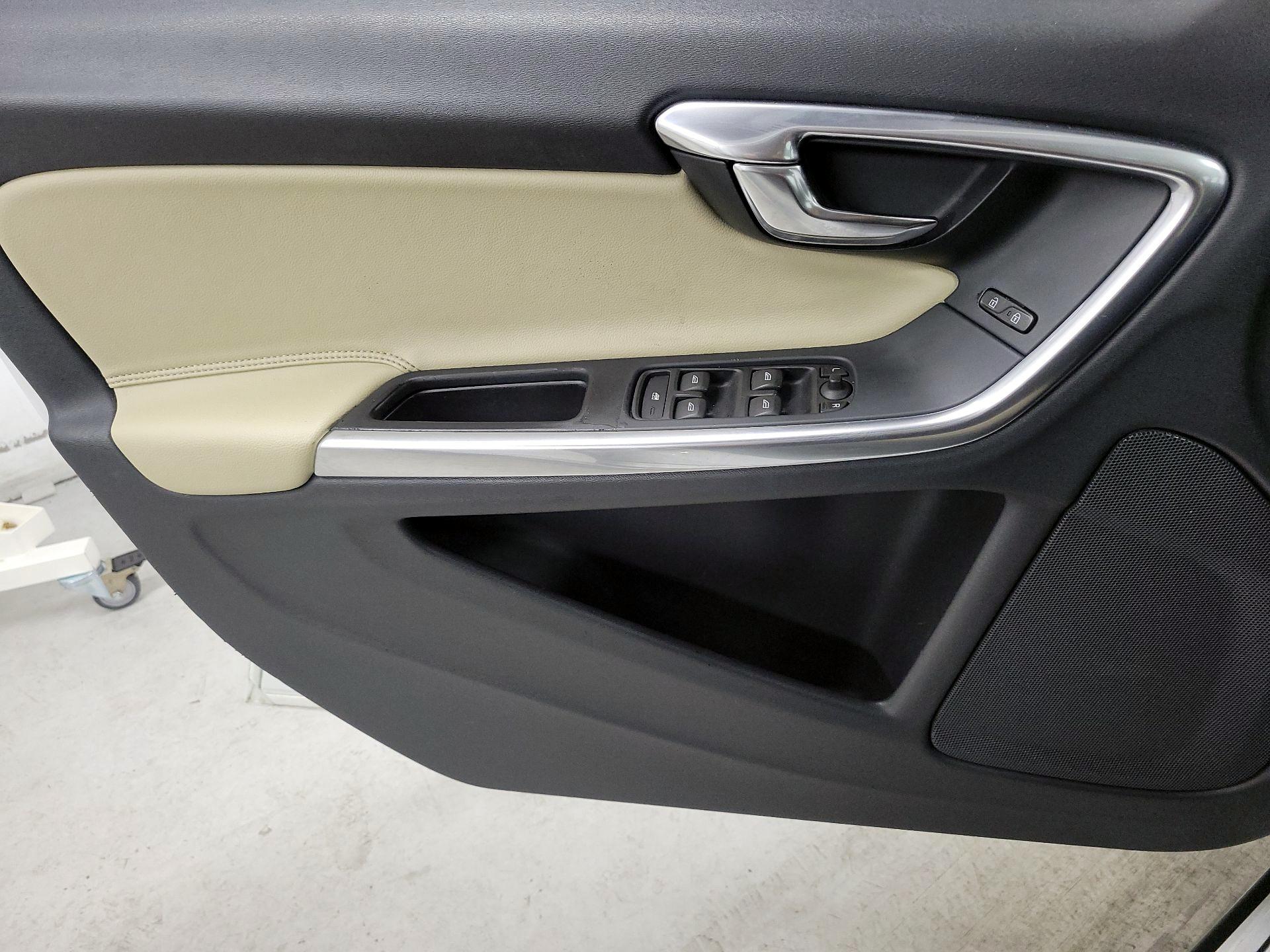 Thumbnail: 2017 Volvo S60 - 12