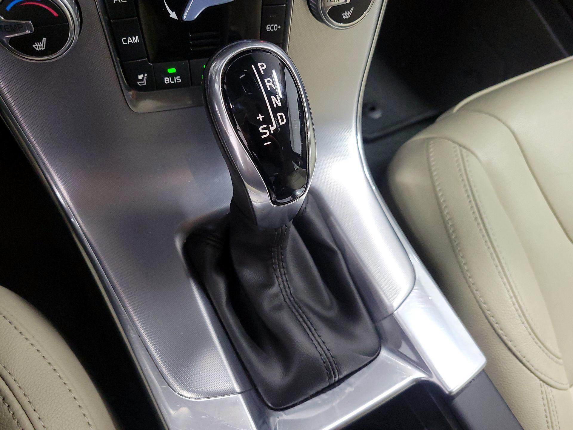 Thumbnail: 2017 Volvo S60 - 16