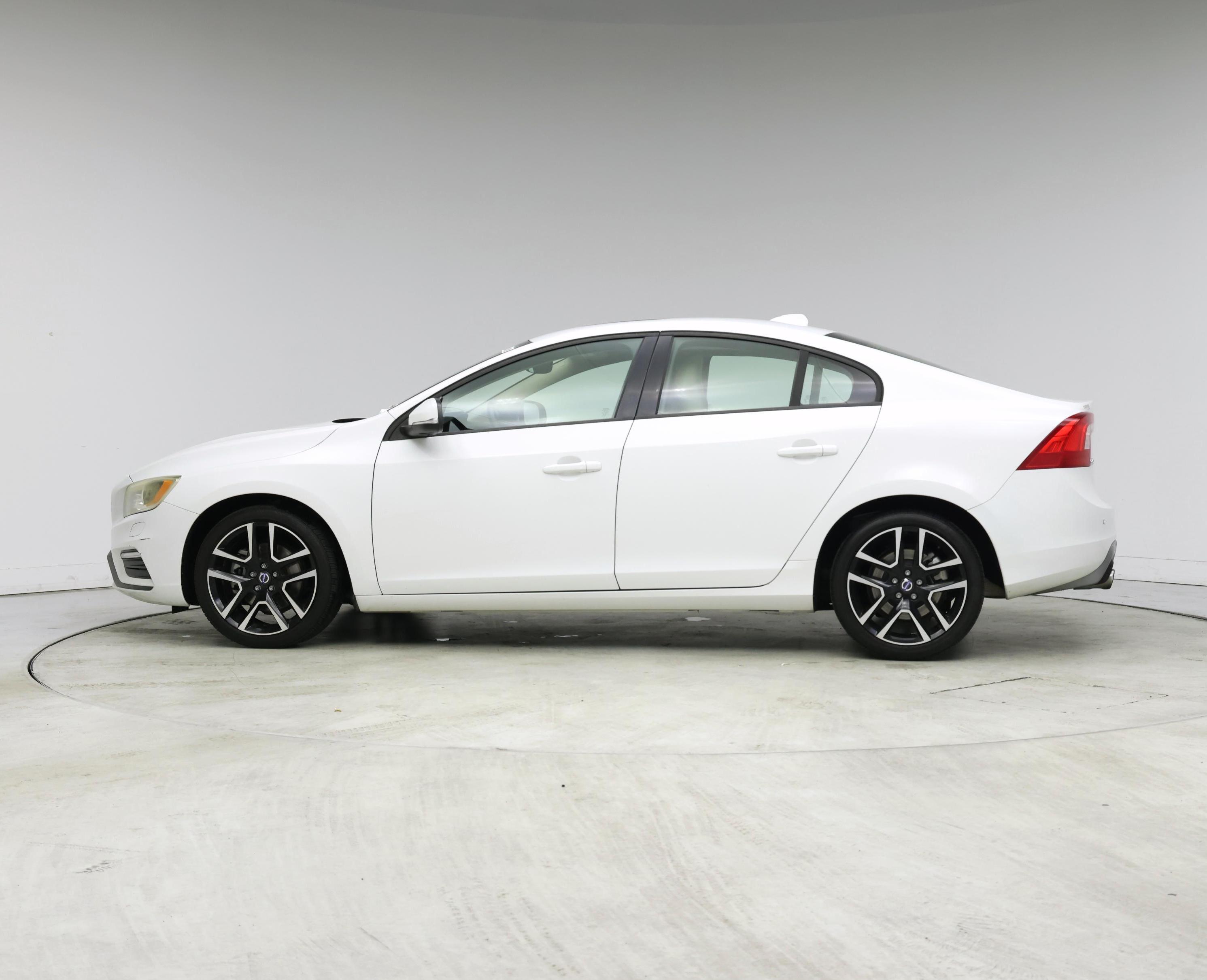 Thumbnail: 2017 Volvo S60 - 3