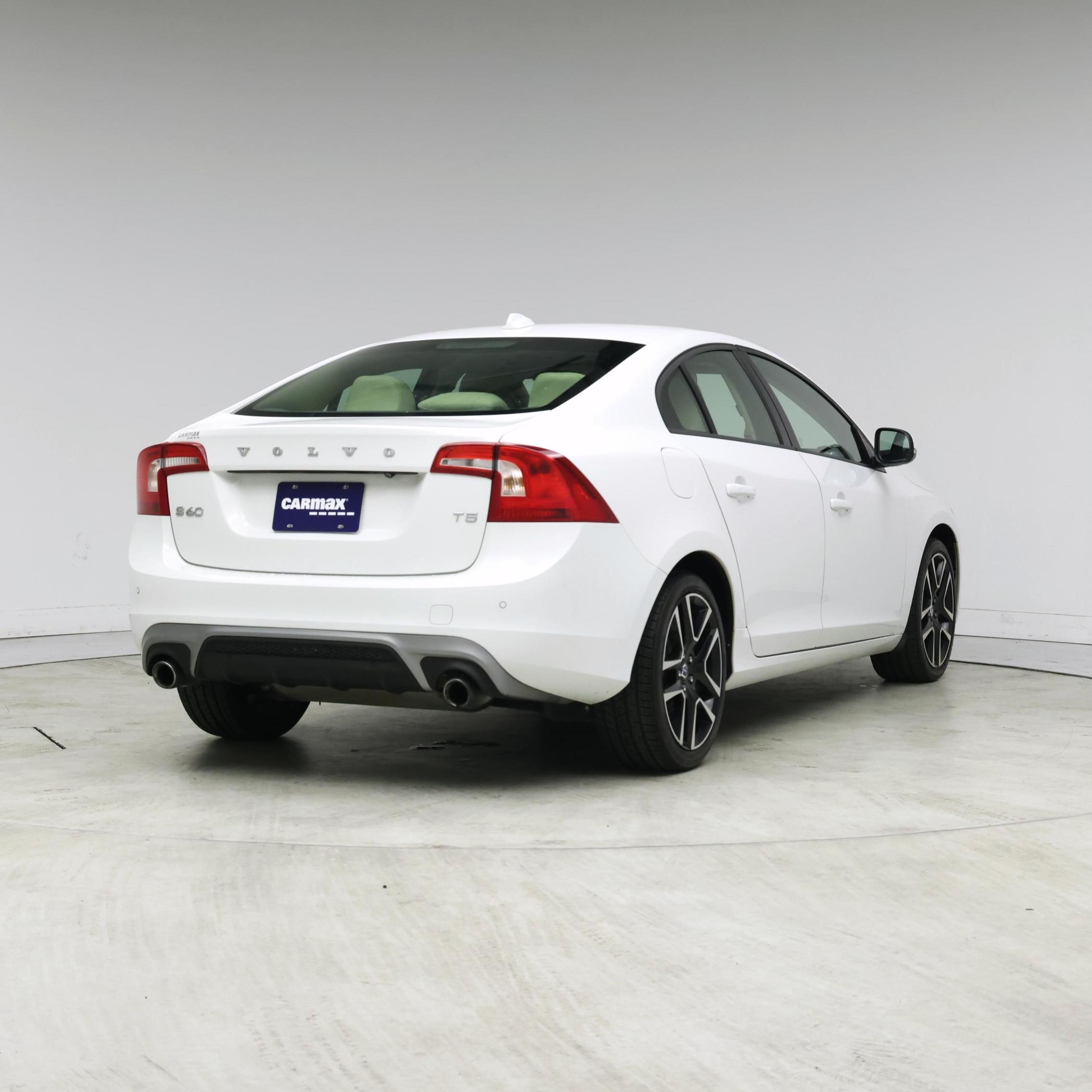 Thumbnail: 2017 Volvo S60 - 8