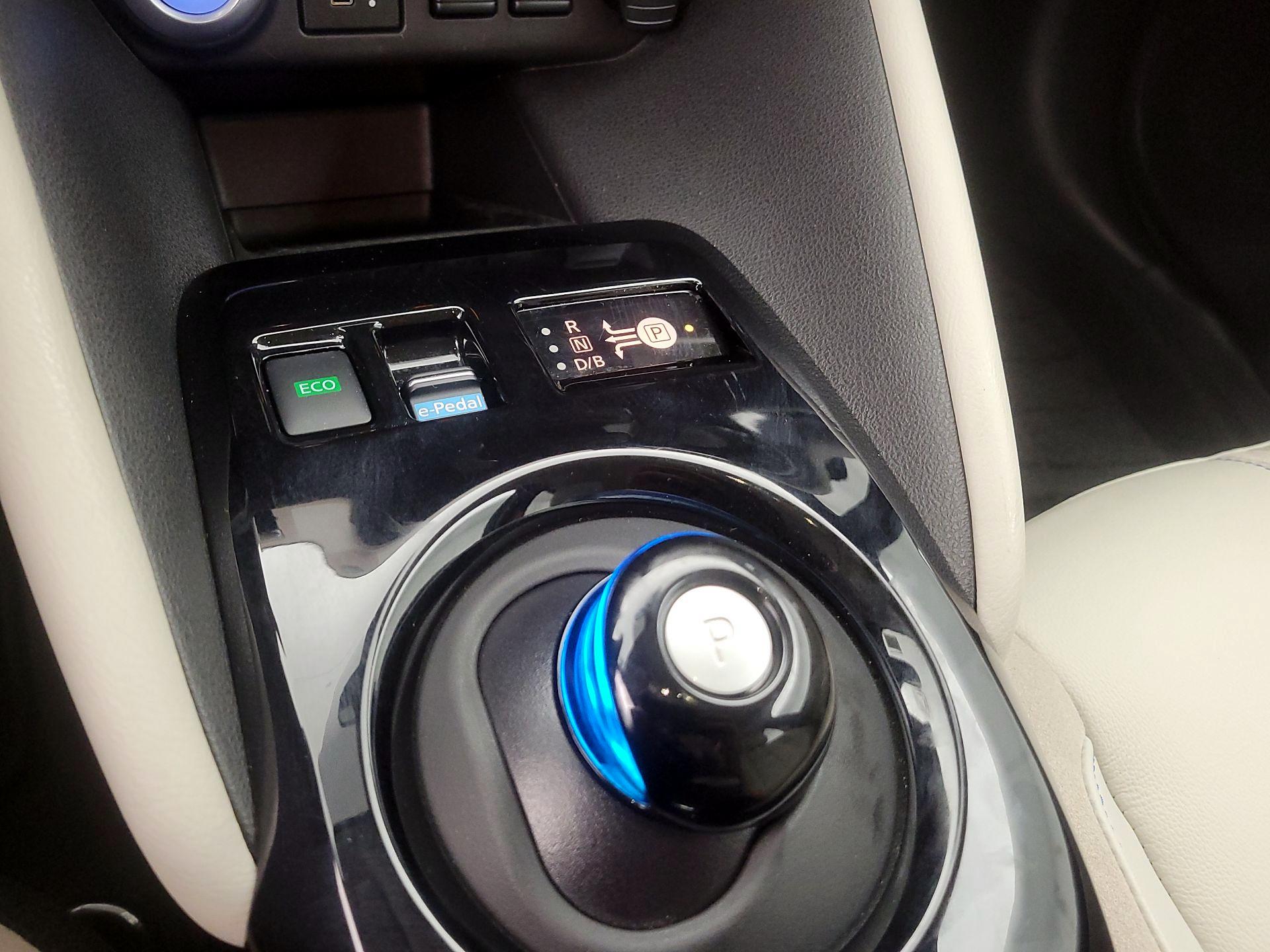 Thumbnail: 2022 Nissan Leaf - 18
