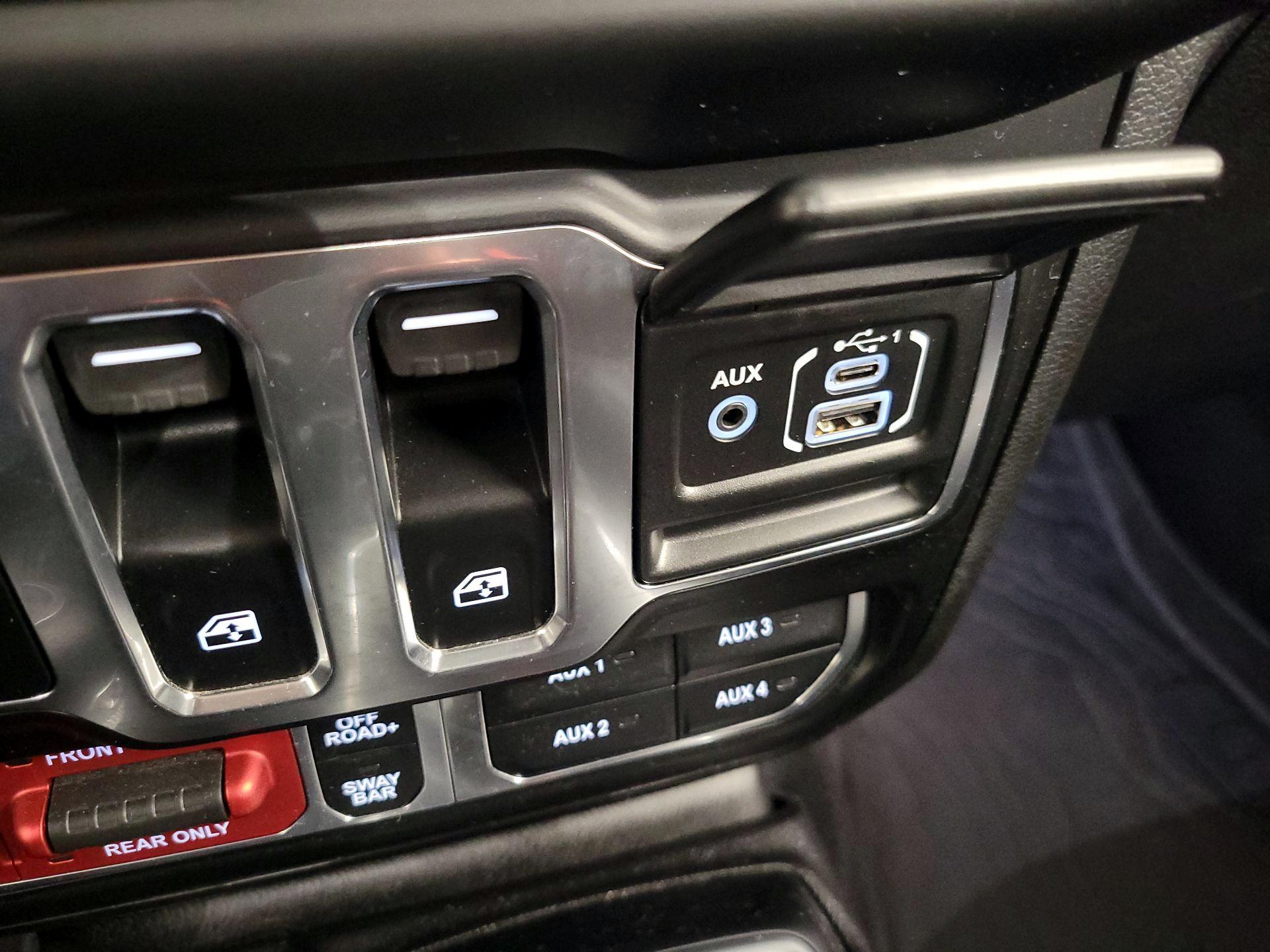 Thumbnail: 2021 Jeep Wrangler - 18