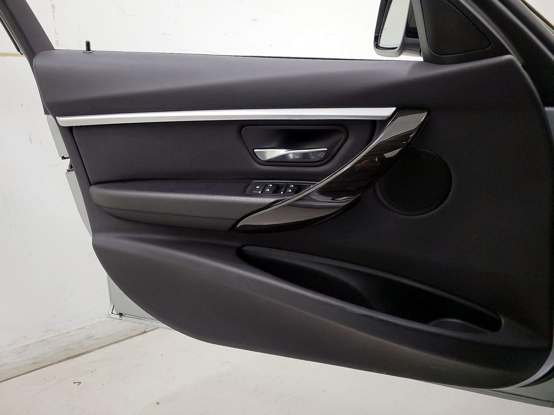 Thumbnail: 2017 BMW 3 Series - 12