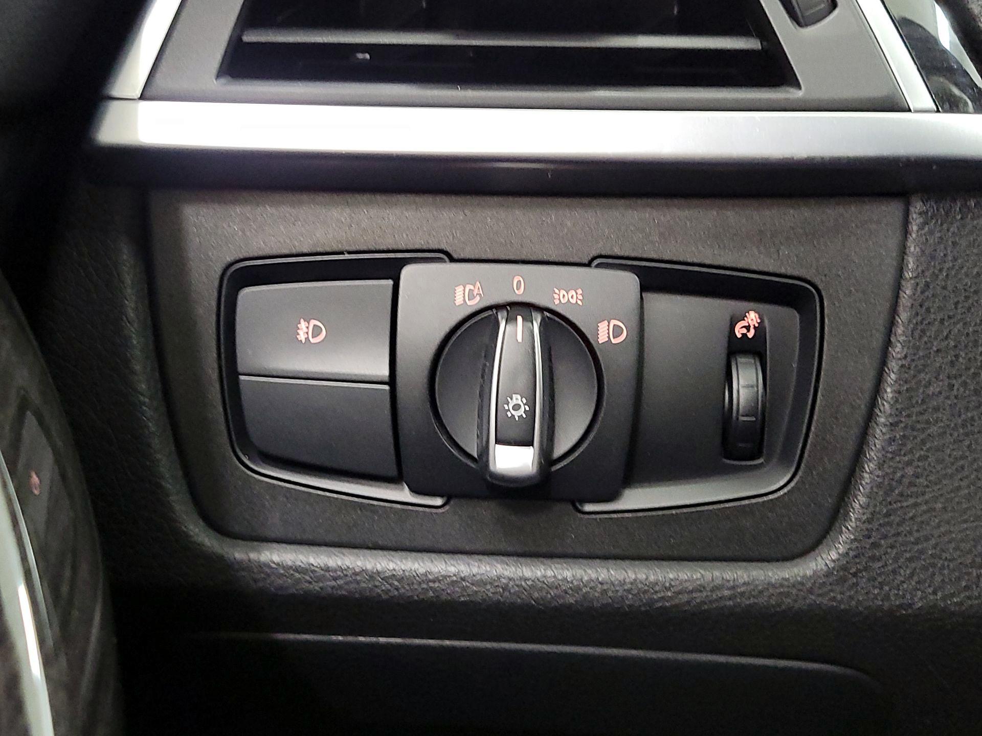 Thumbnail: 2017 BMW 3 Series - 13