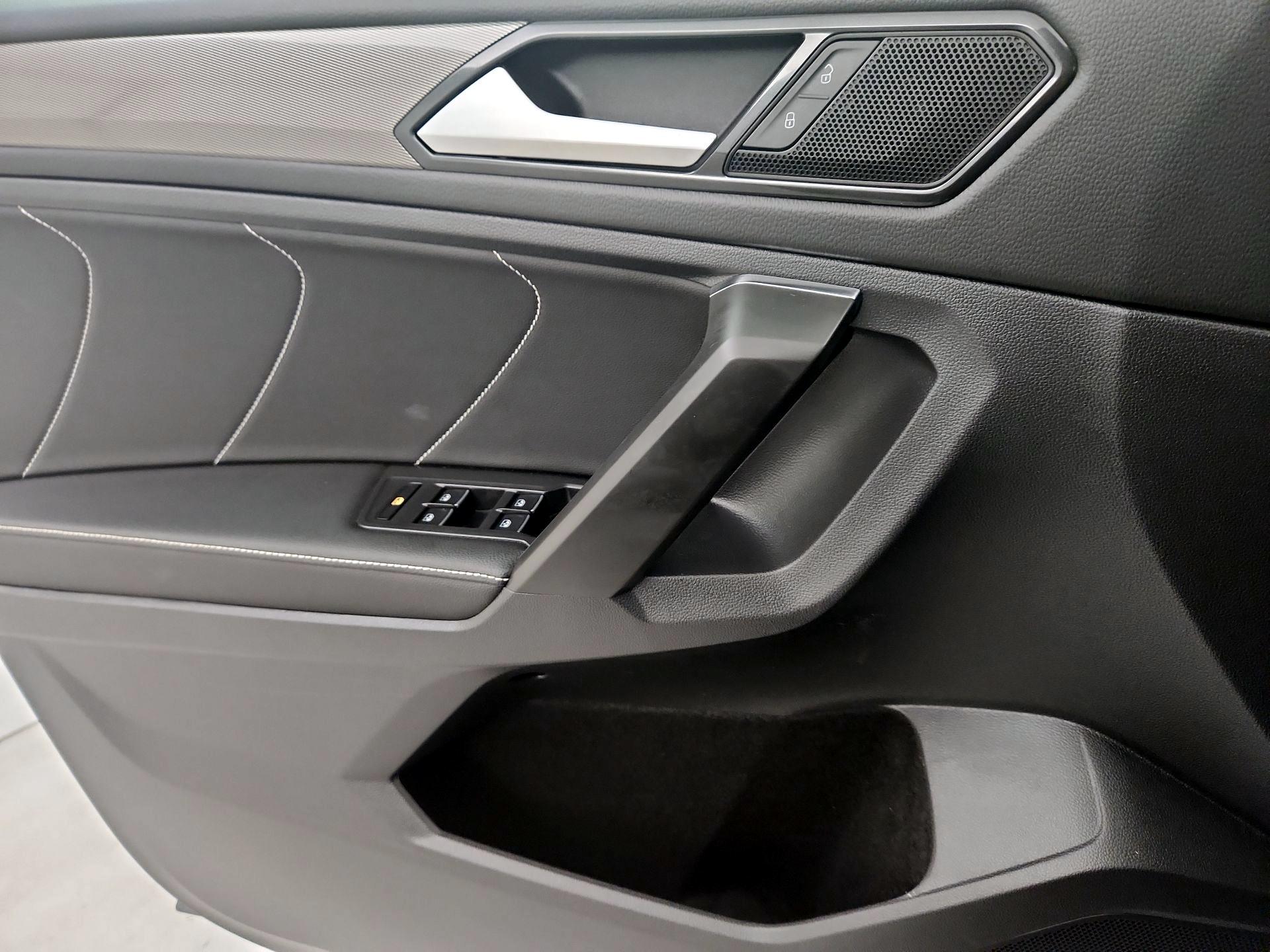 Thumbnail: 2022 Volkswagen Tiguan - 12