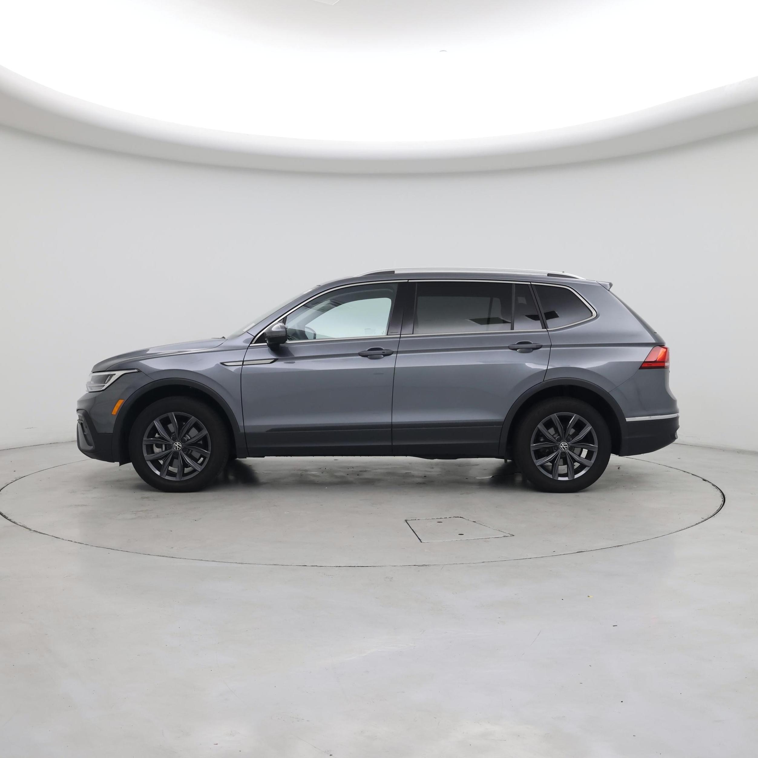 Thumbnail: 2022 Volkswagen Tiguan - 3