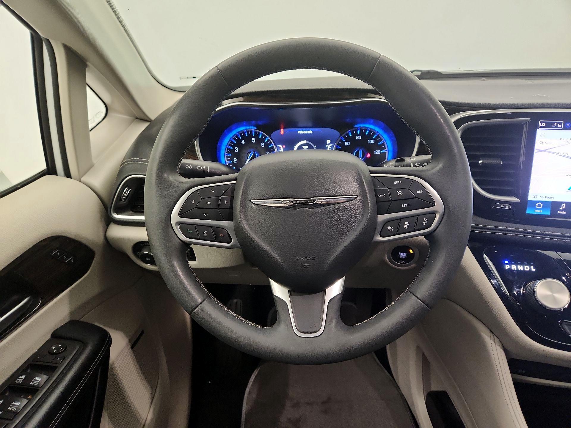 Thumbnail: 2022 Chrysler Pacifica - 10