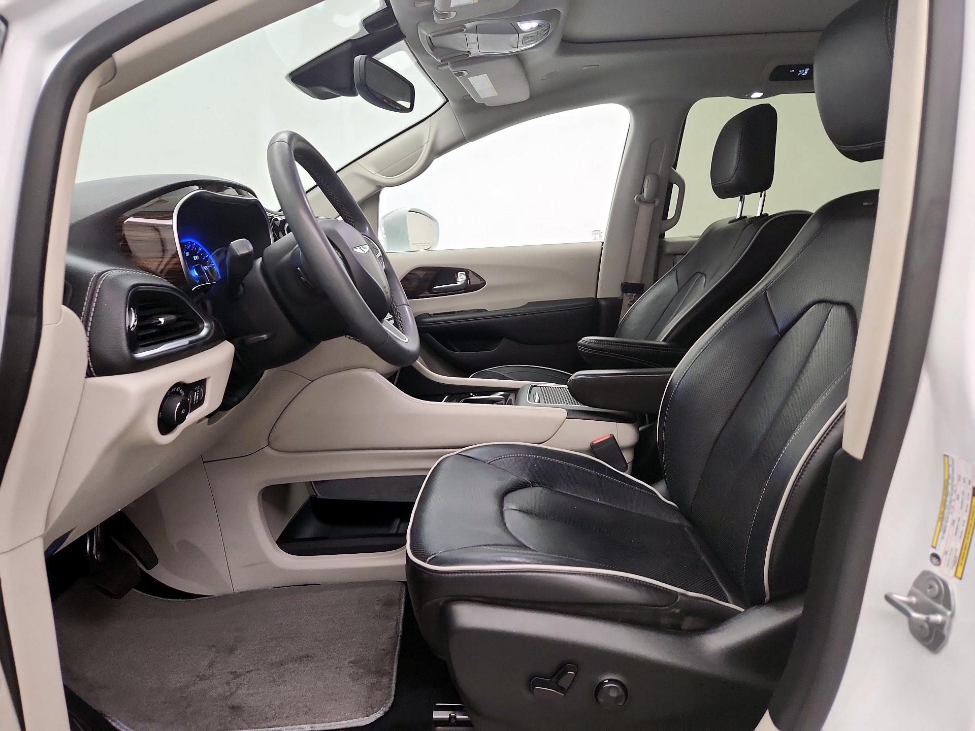Thumbnail: 2022 Chrysler Pacifica - 11