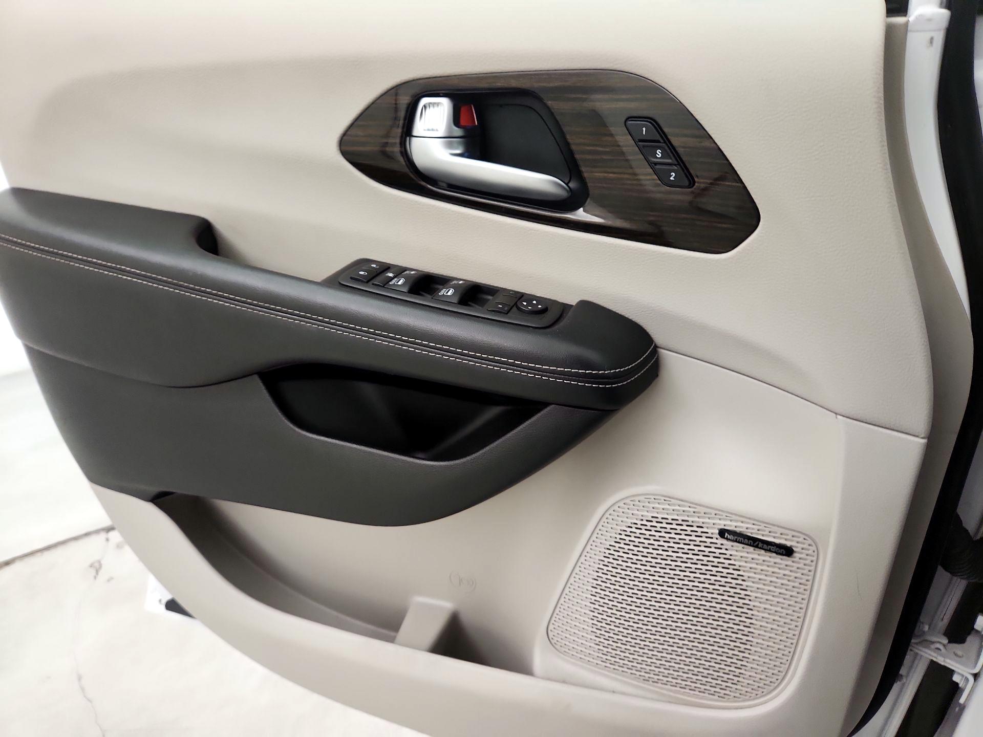 Thumbnail: 2022 Chrysler Pacifica - 12