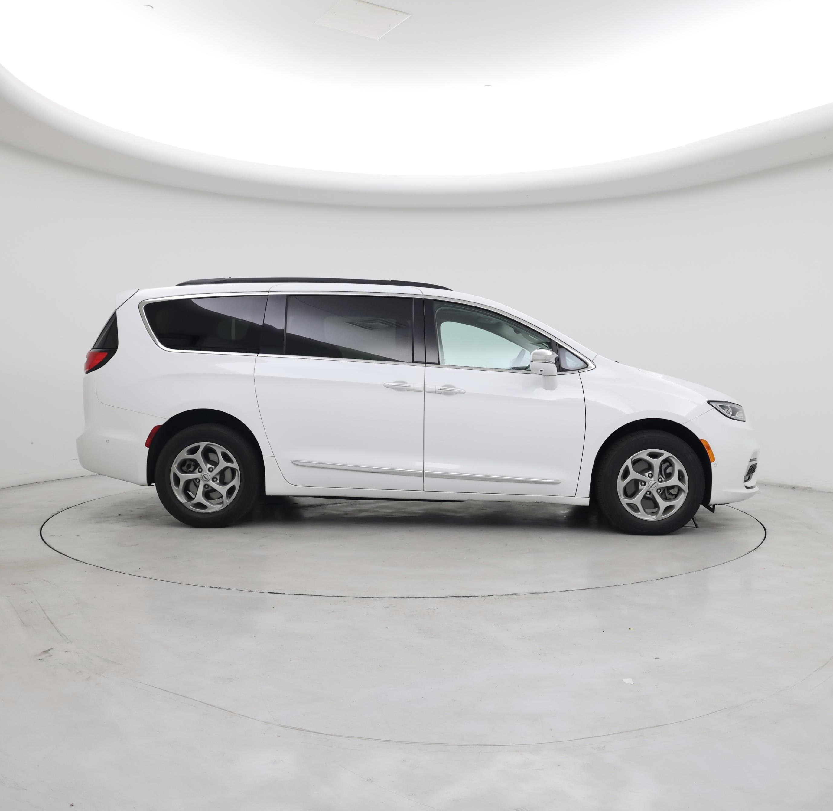 Thumbnail: 2022 Chrysler Pacifica - 7