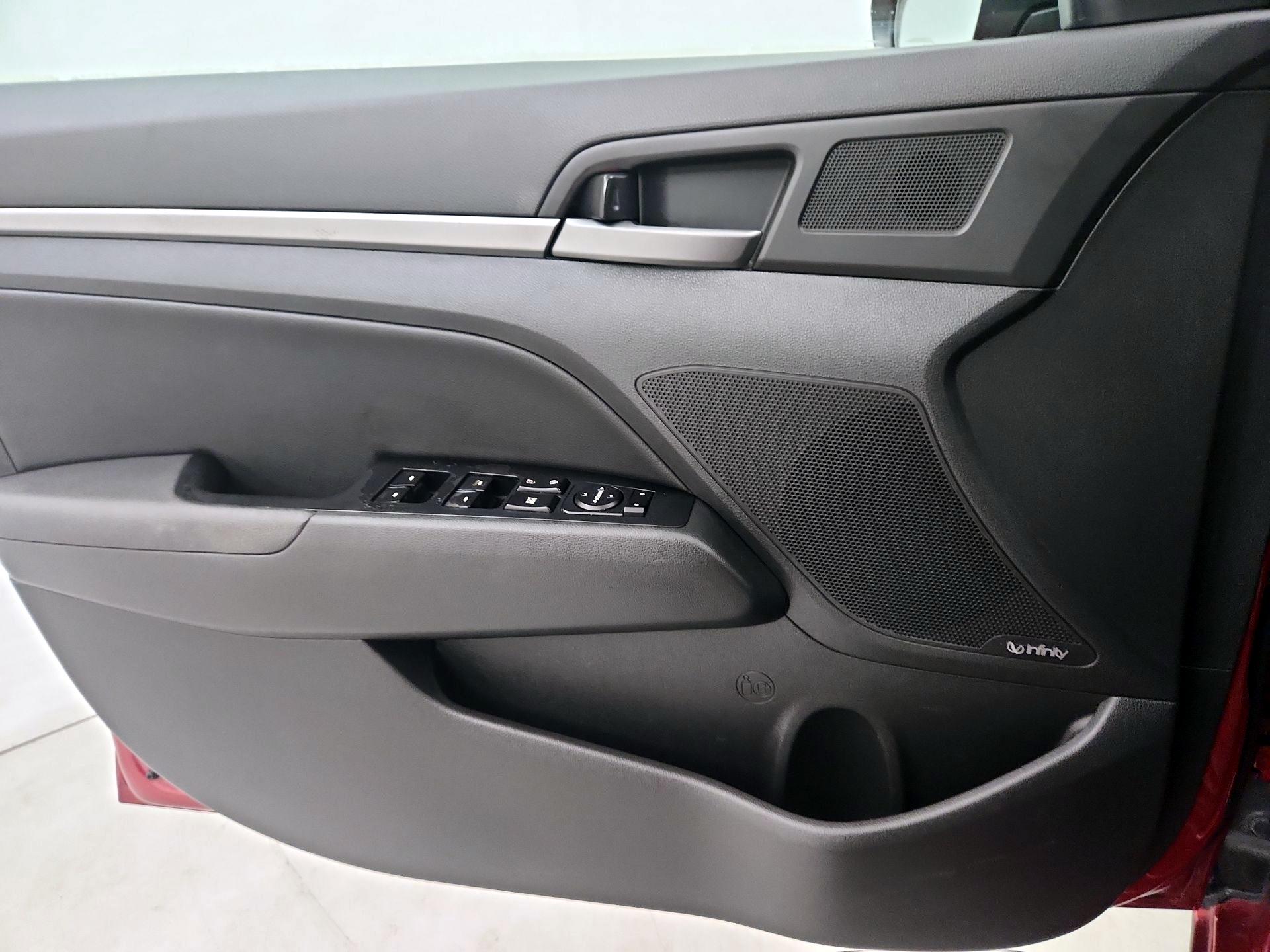 Thumbnail: 2017 Hyundai Elantra - 12