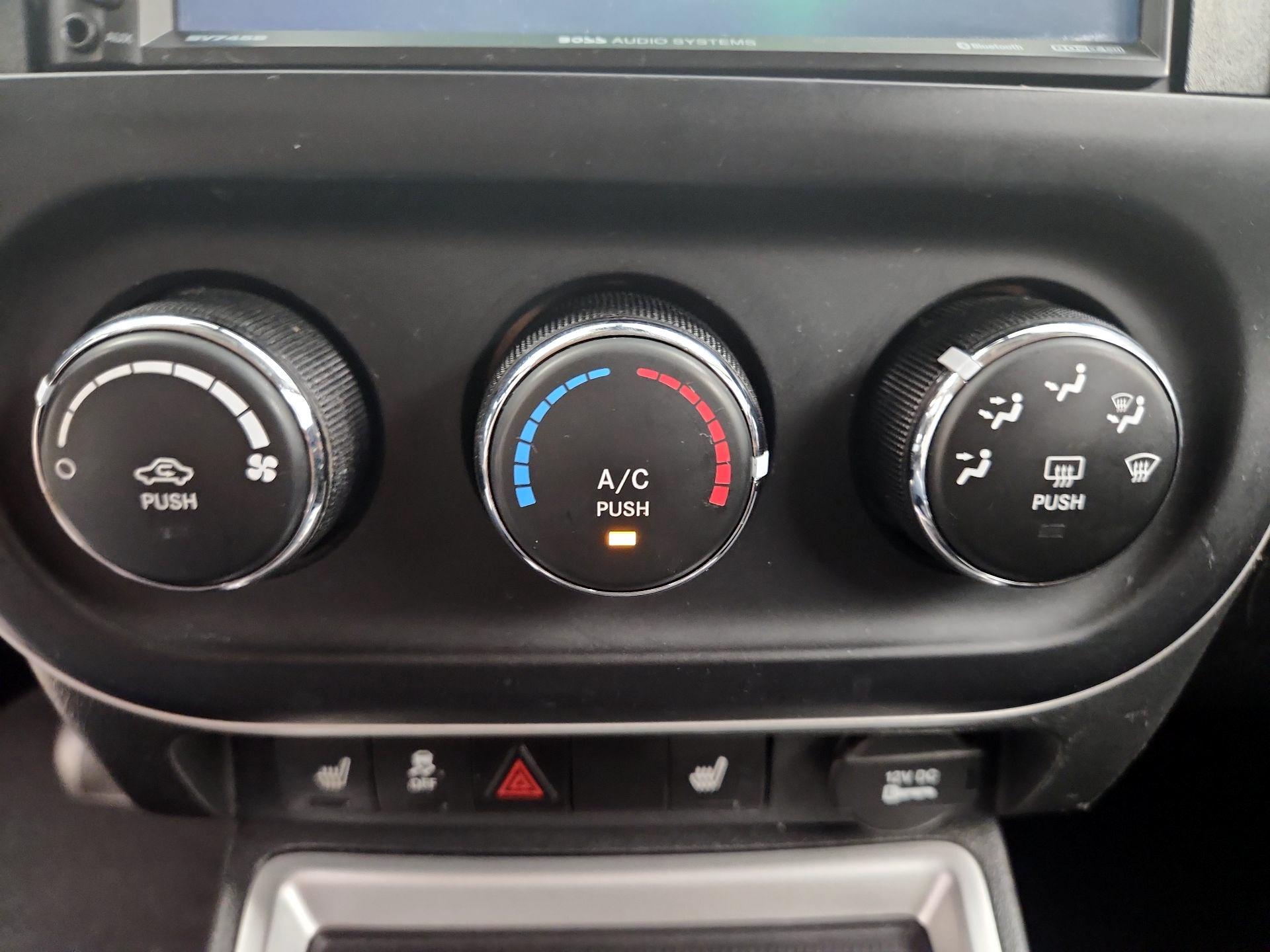Thumbnail: 2016 Jeep Compass - 14