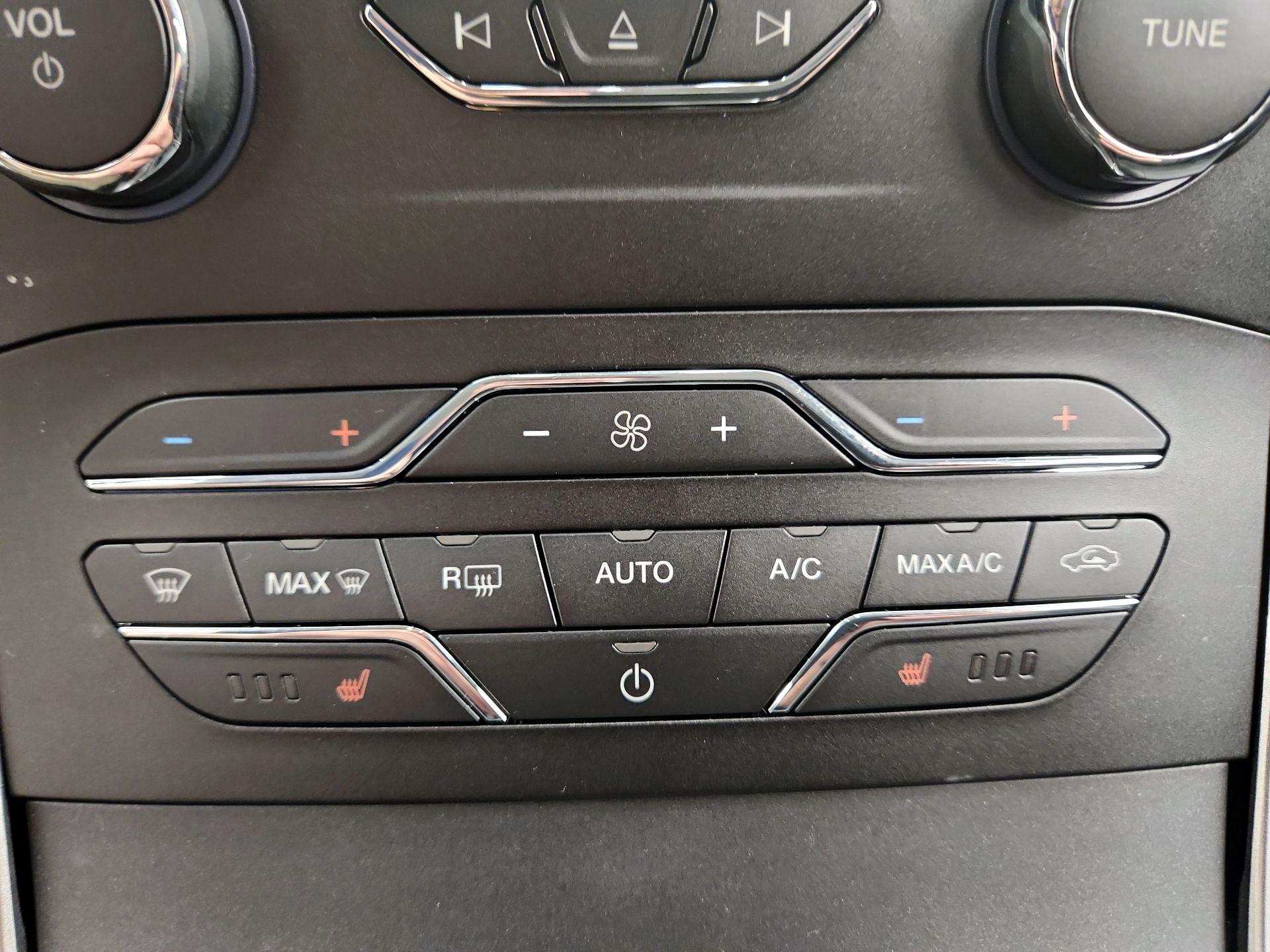 Thumbnail: 2018 Ford Edge - 17