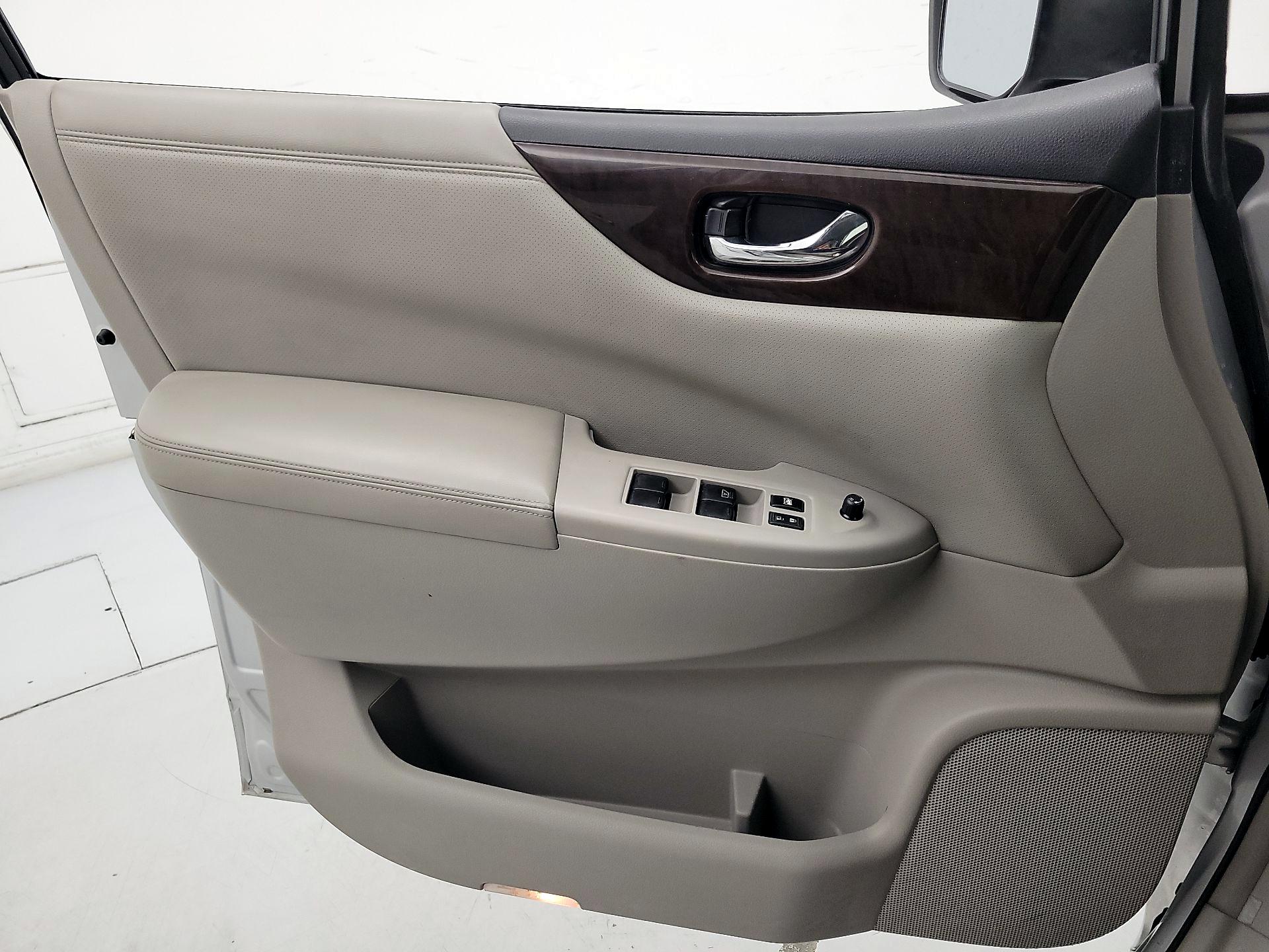 Thumbnail: 2015 Nissan Quest - 12