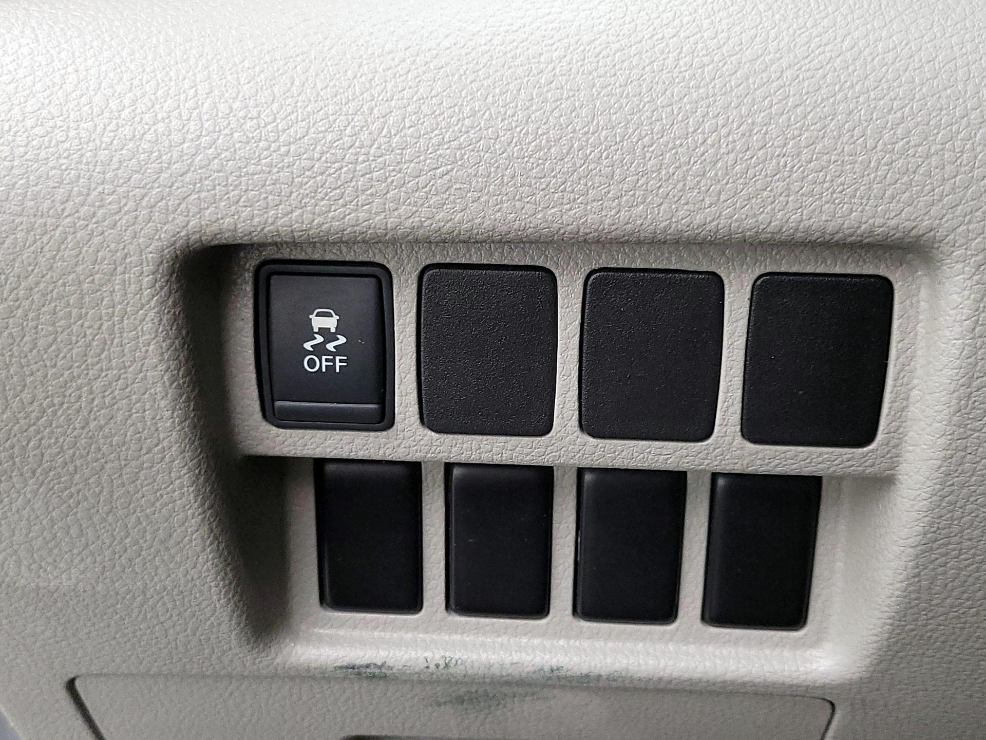 Thumbnail: 2015 Nissan Quest - 13