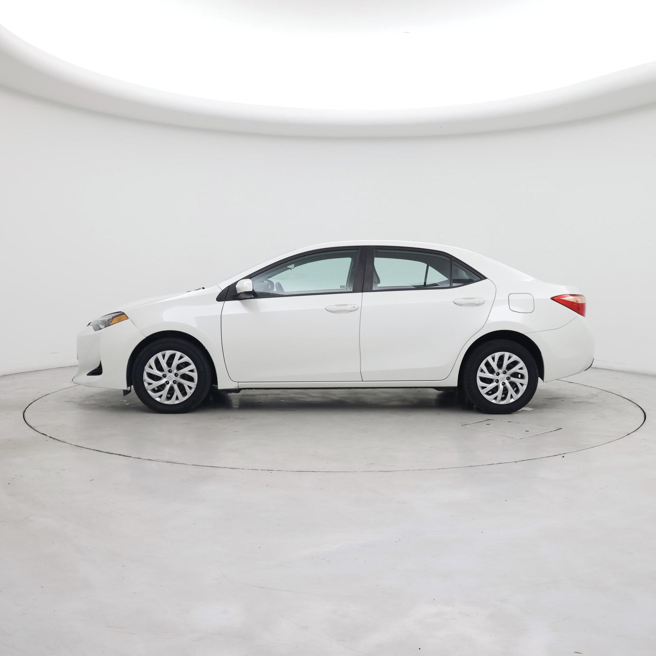 Thumbnail: 2018 Toyota Corolla - 3