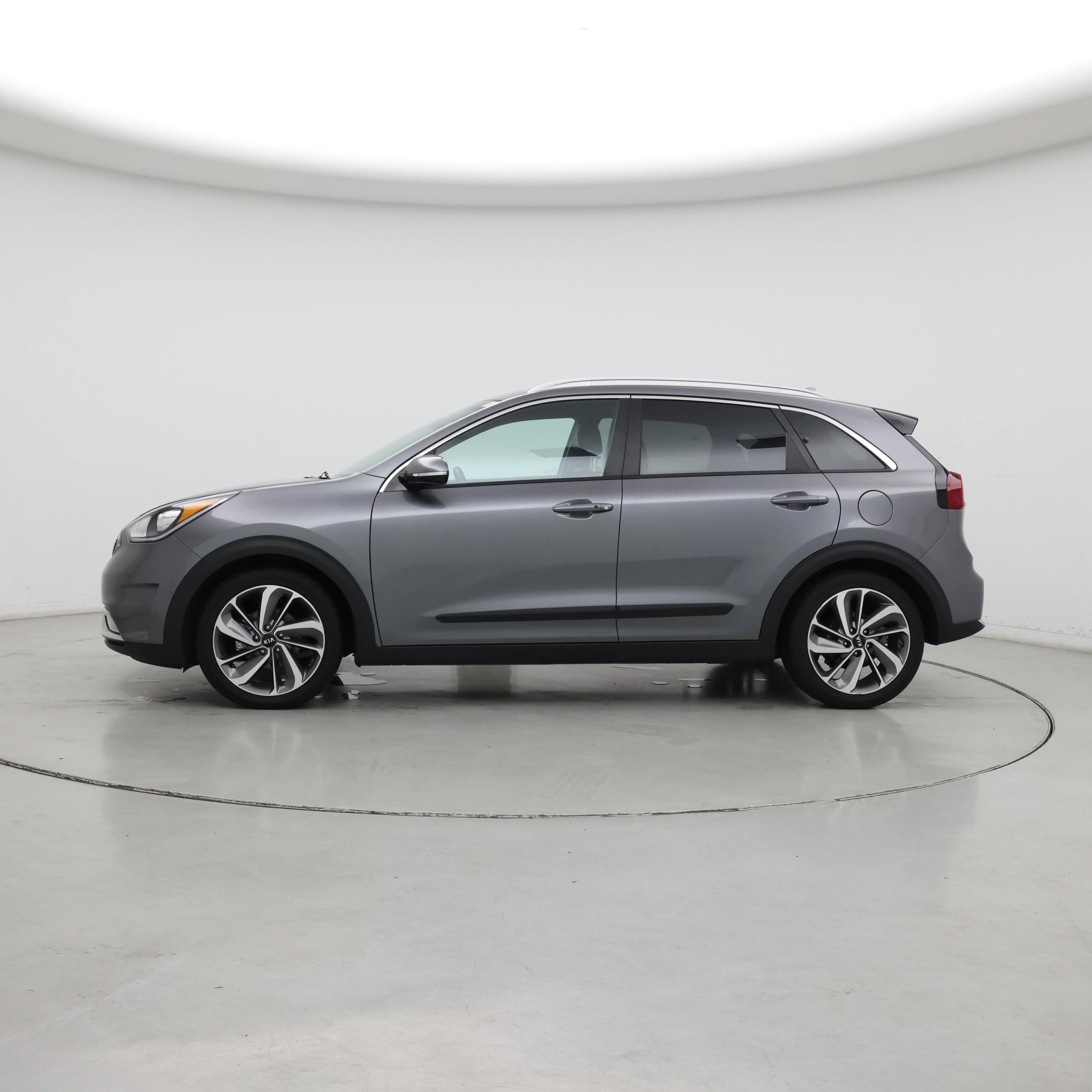 Thumbnail: 2017 Kia Niro - 3