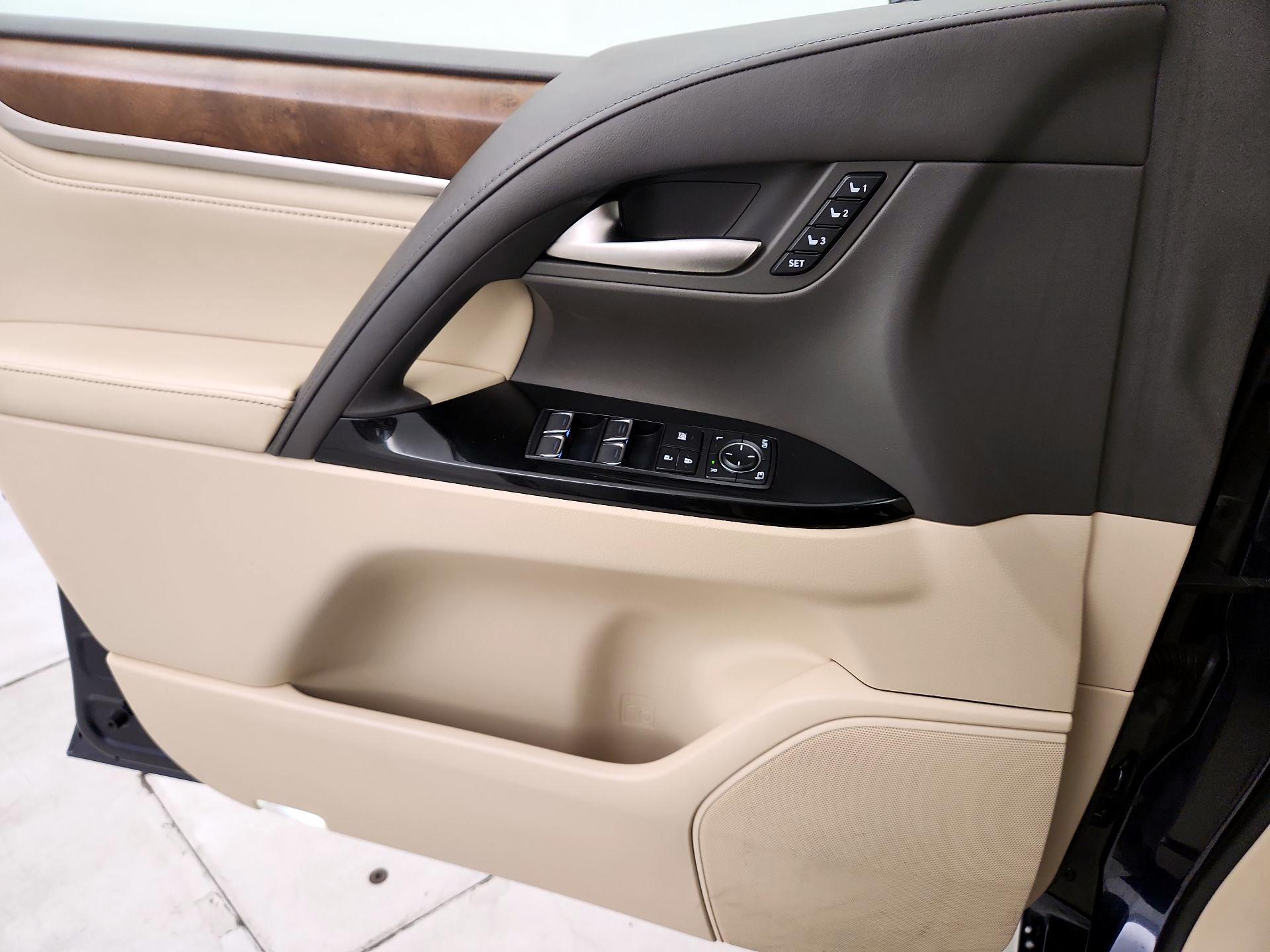 Thumbnail: 2019 Lexus LX - 12