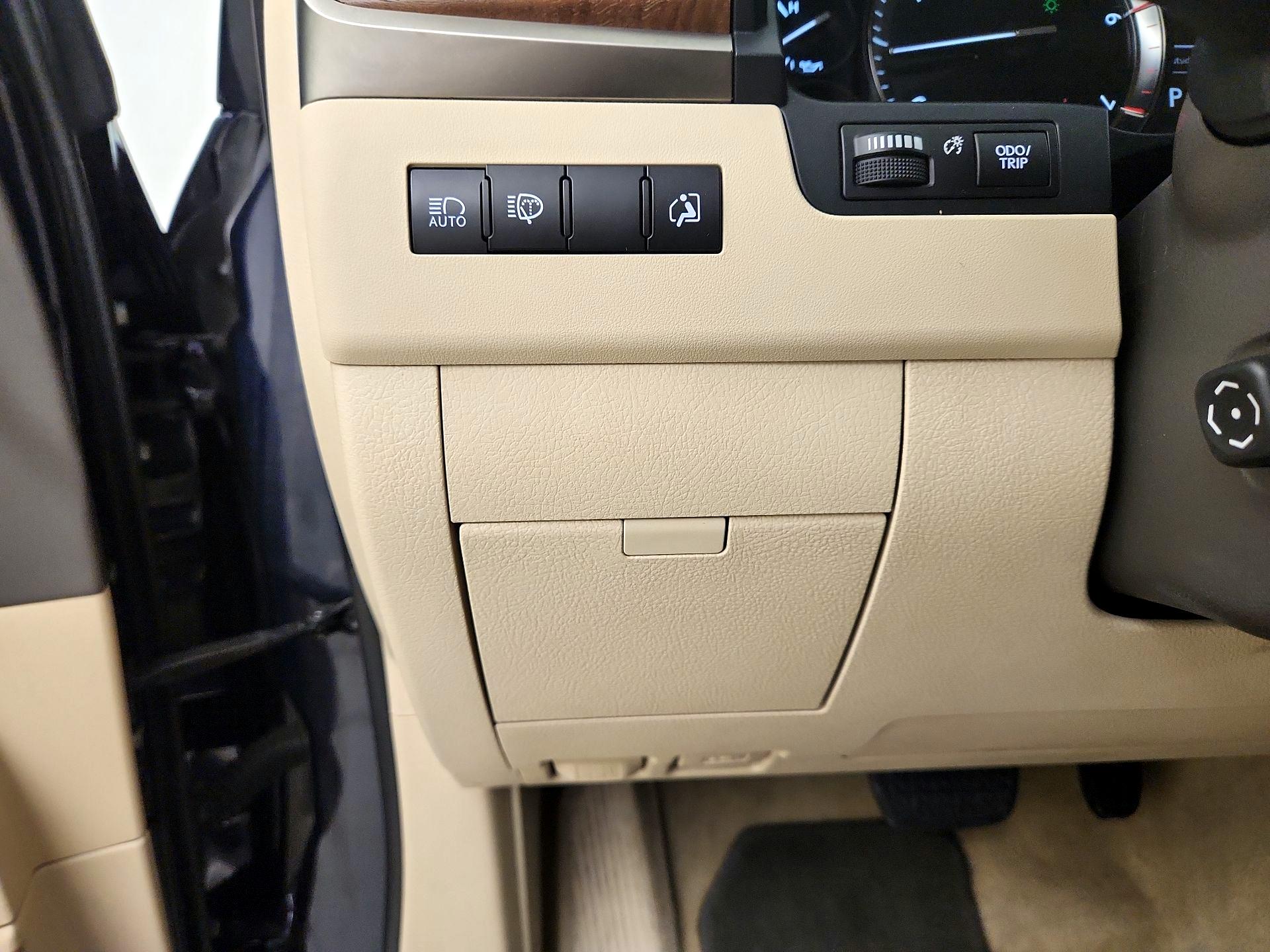 Thumbnail: 2019 Lexus LX - 13
