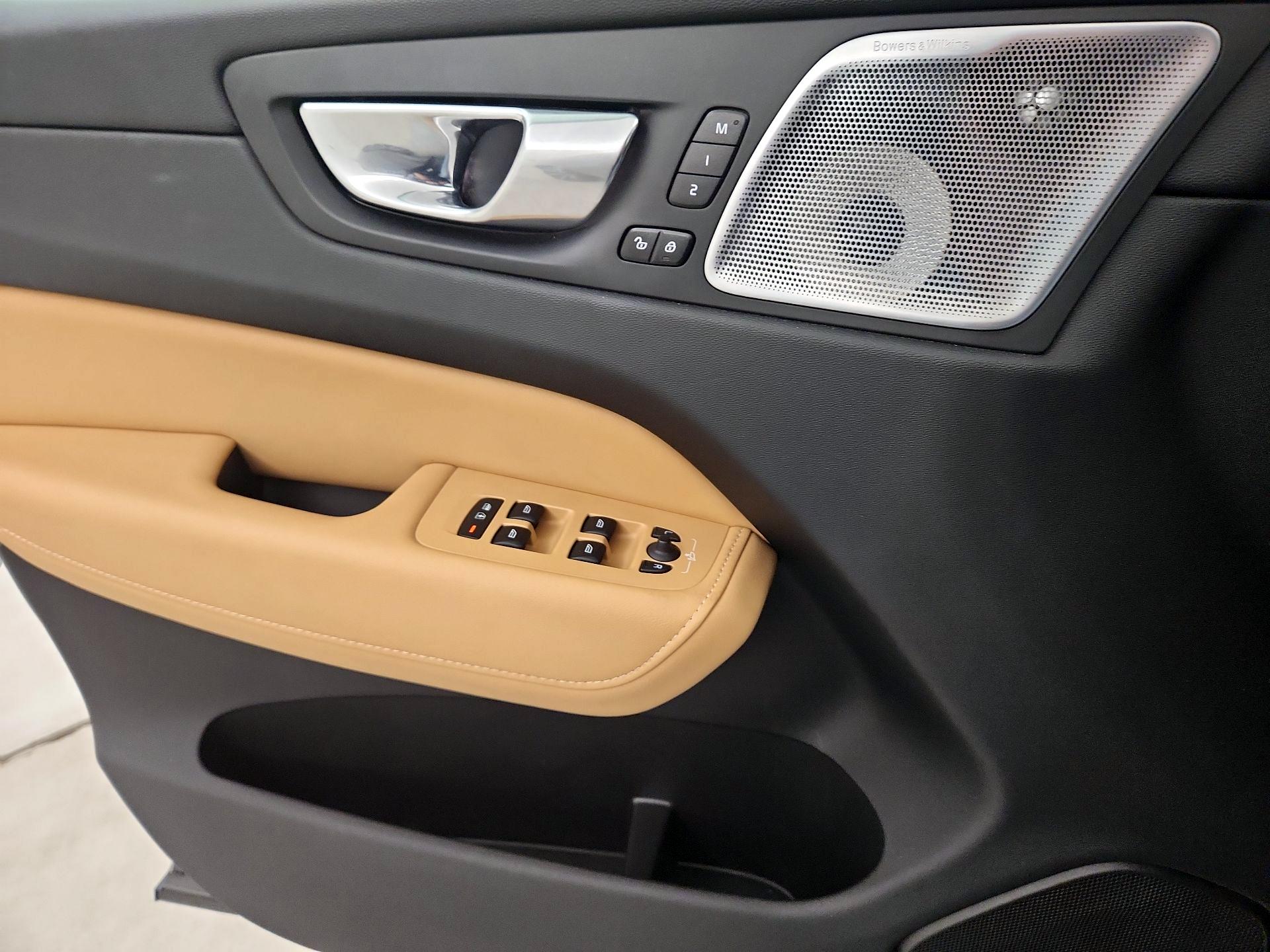 Thumbnail: 2023 Volvo XC60 - 12