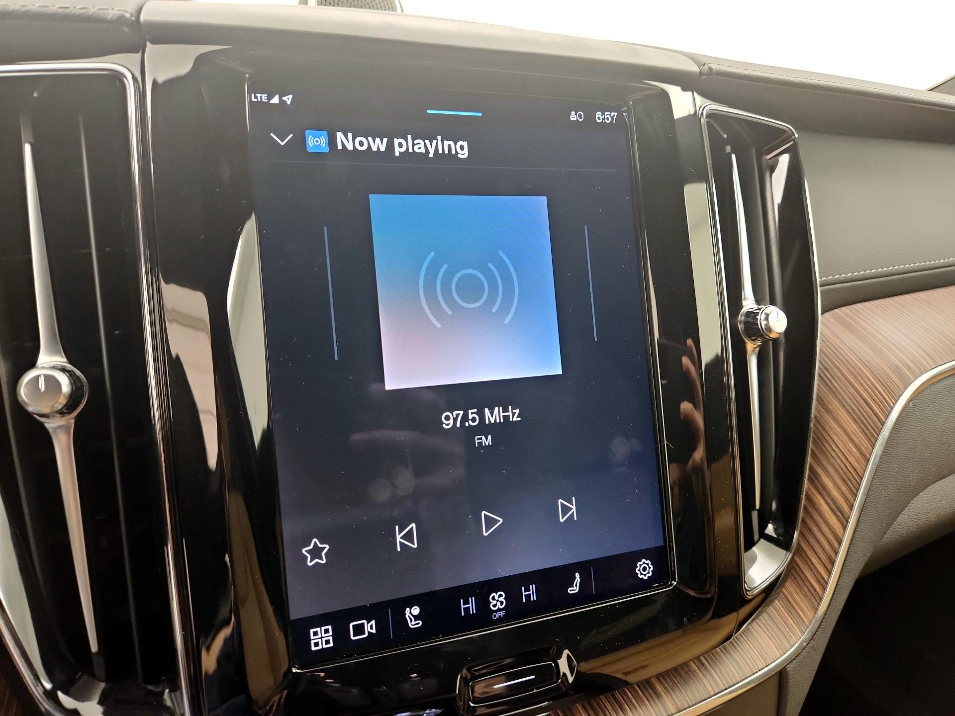 Thumbnail: 2023 Volvo XC60 - 16