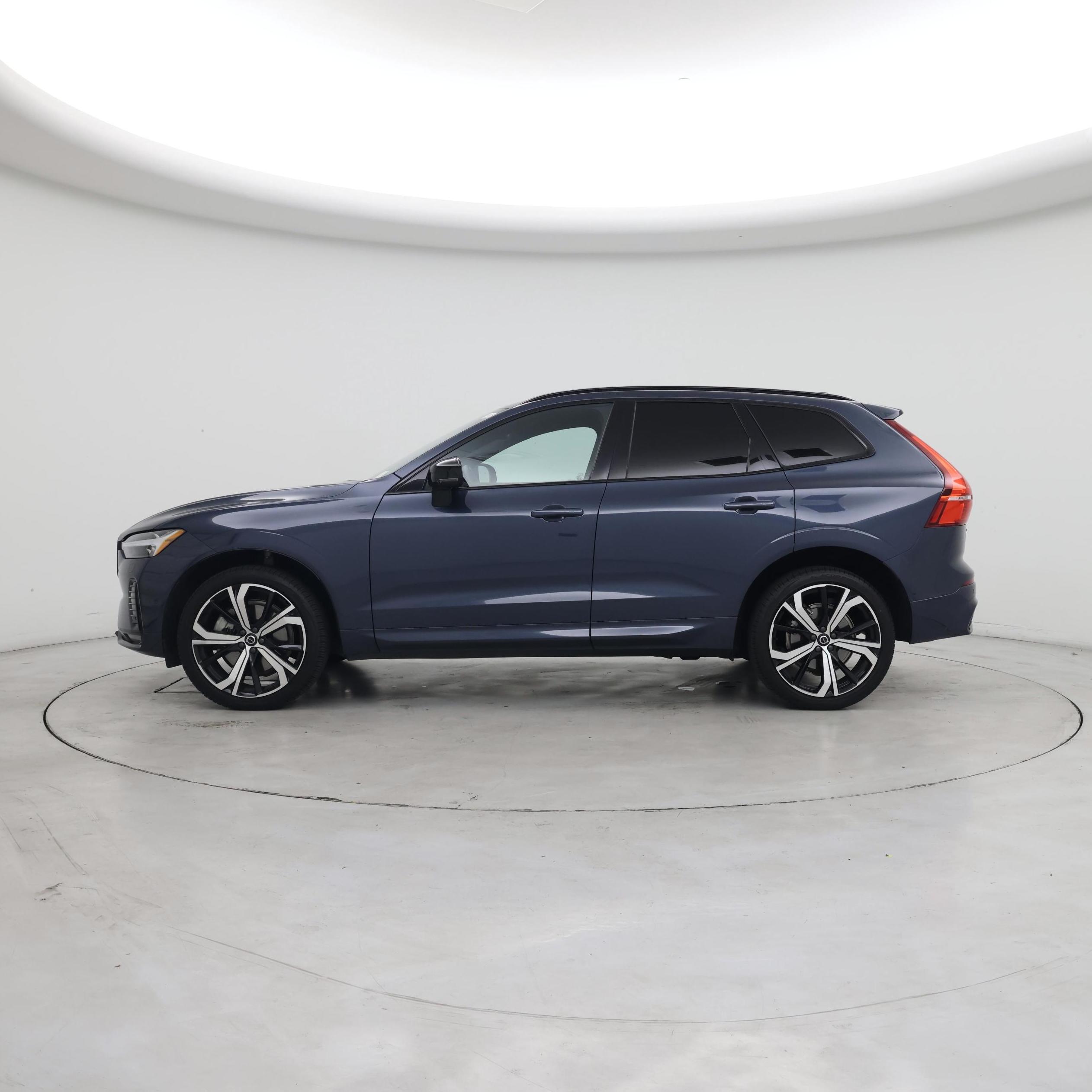 Thumbnail: 2023 Volvo XC60 - 3