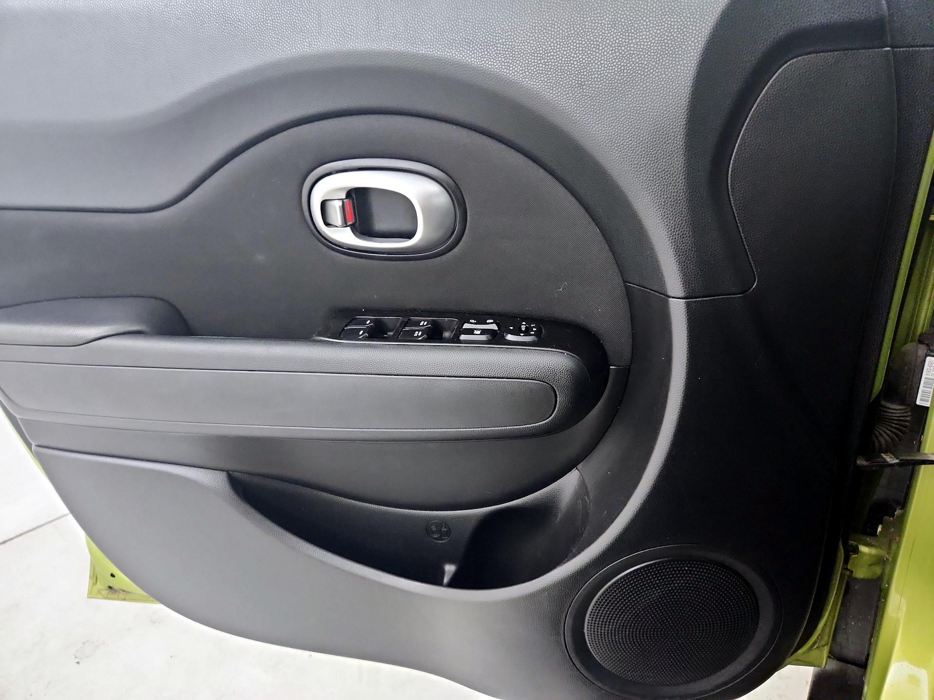 Thumbnail: 2014 Kia Soul - 12