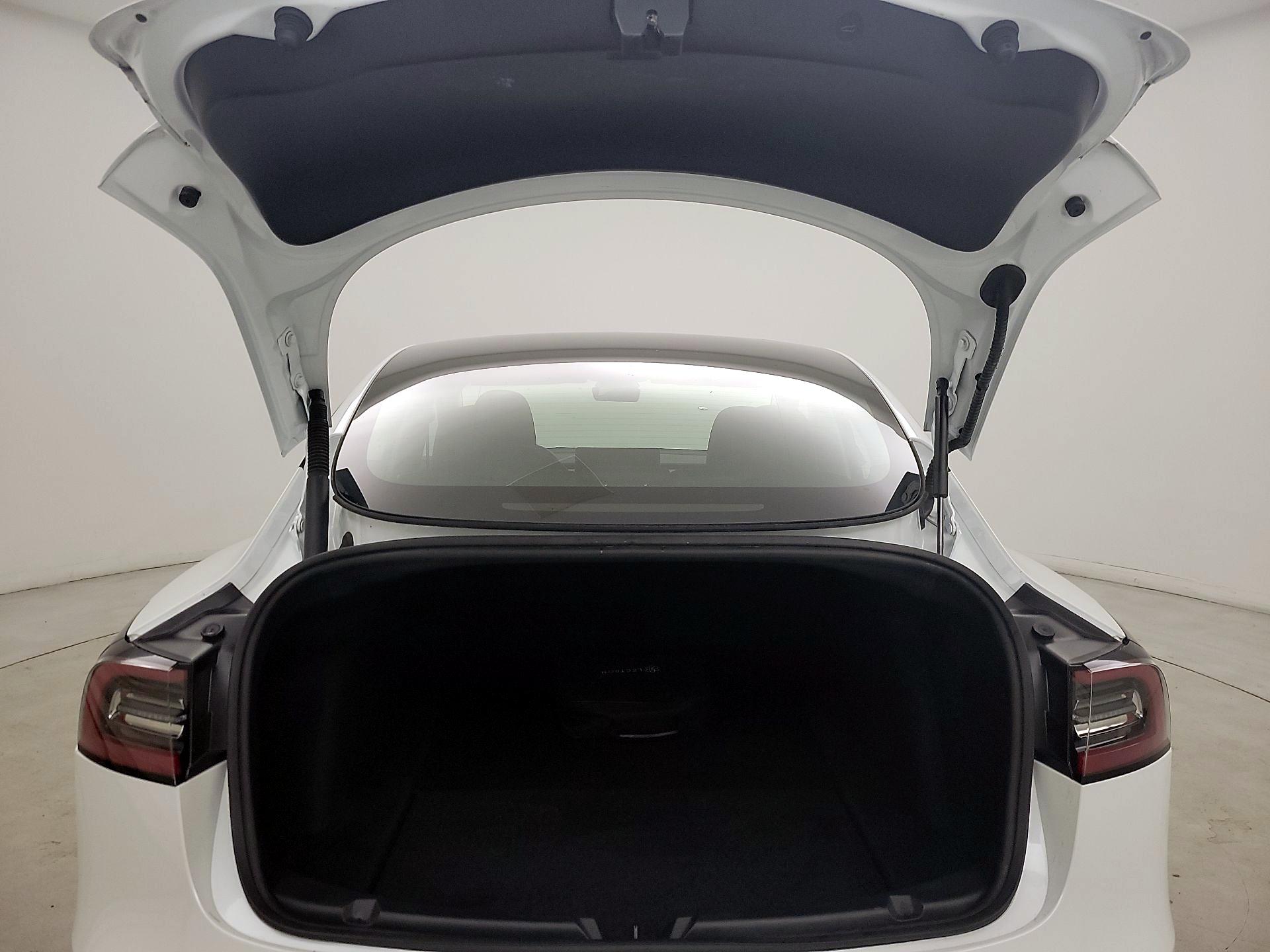 Thumbnail: 2023 Tesla Model 3 - 19